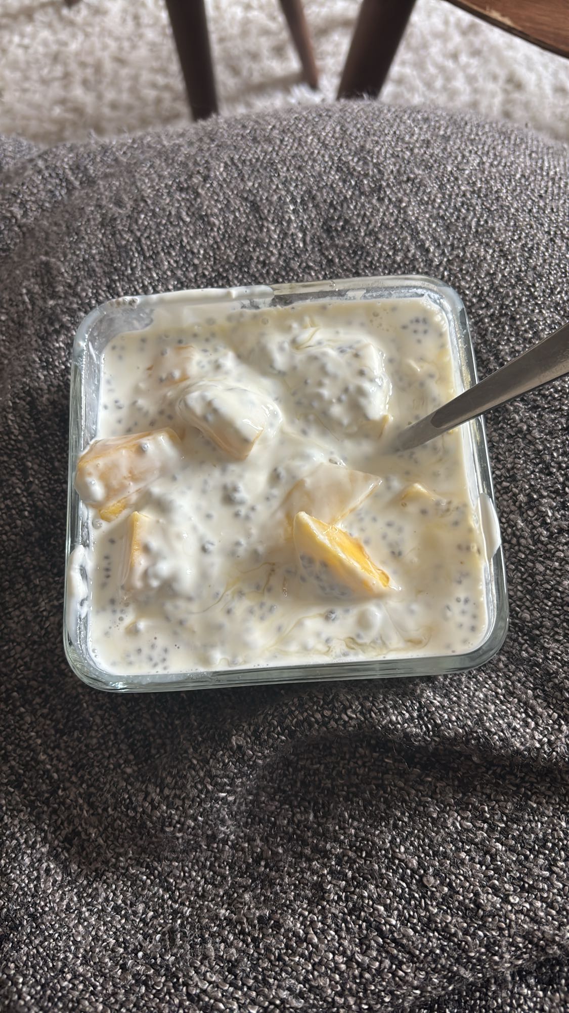 Yoghurt med frukt & chia