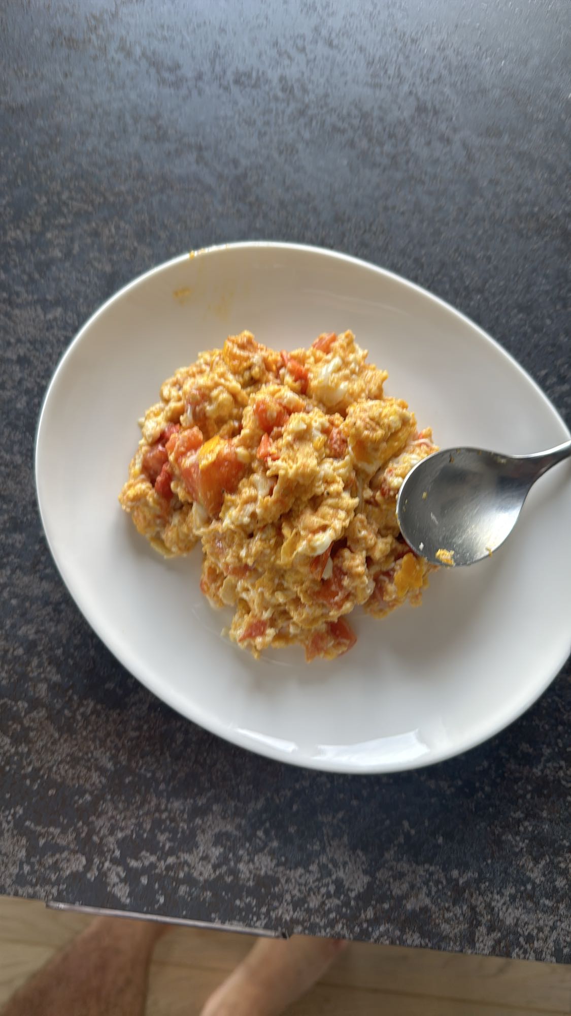 Jajecznica z pomidorami