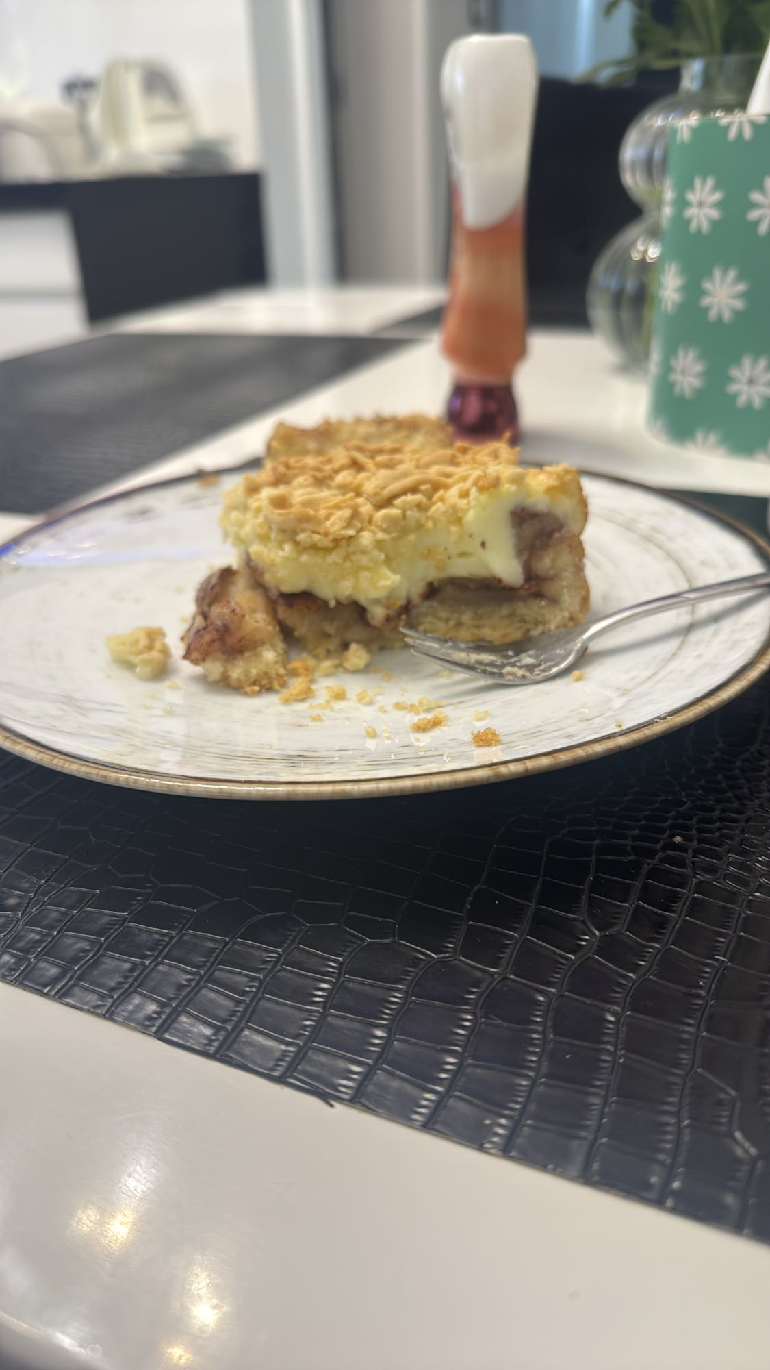 ciasto z kremem i kruszonką