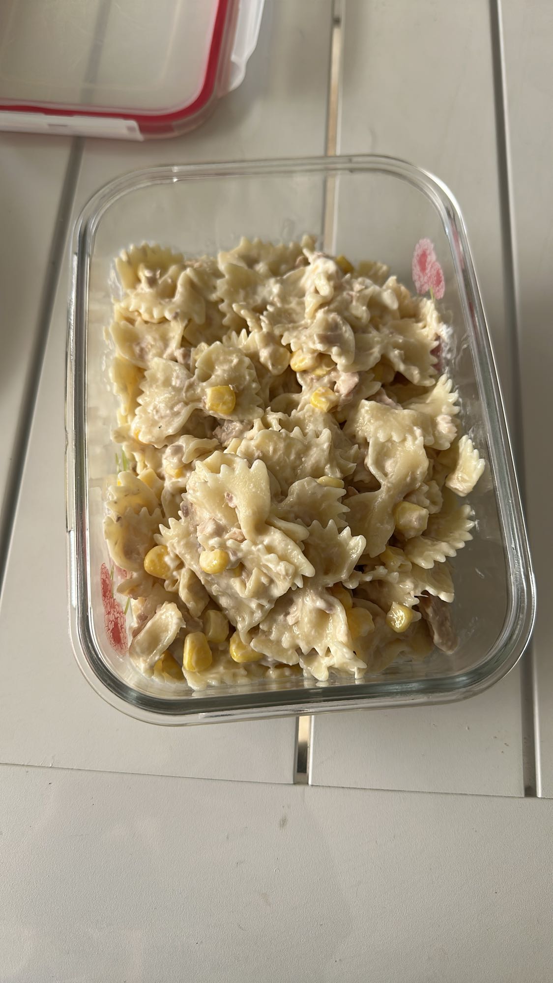 Creamy tuna pasta salad