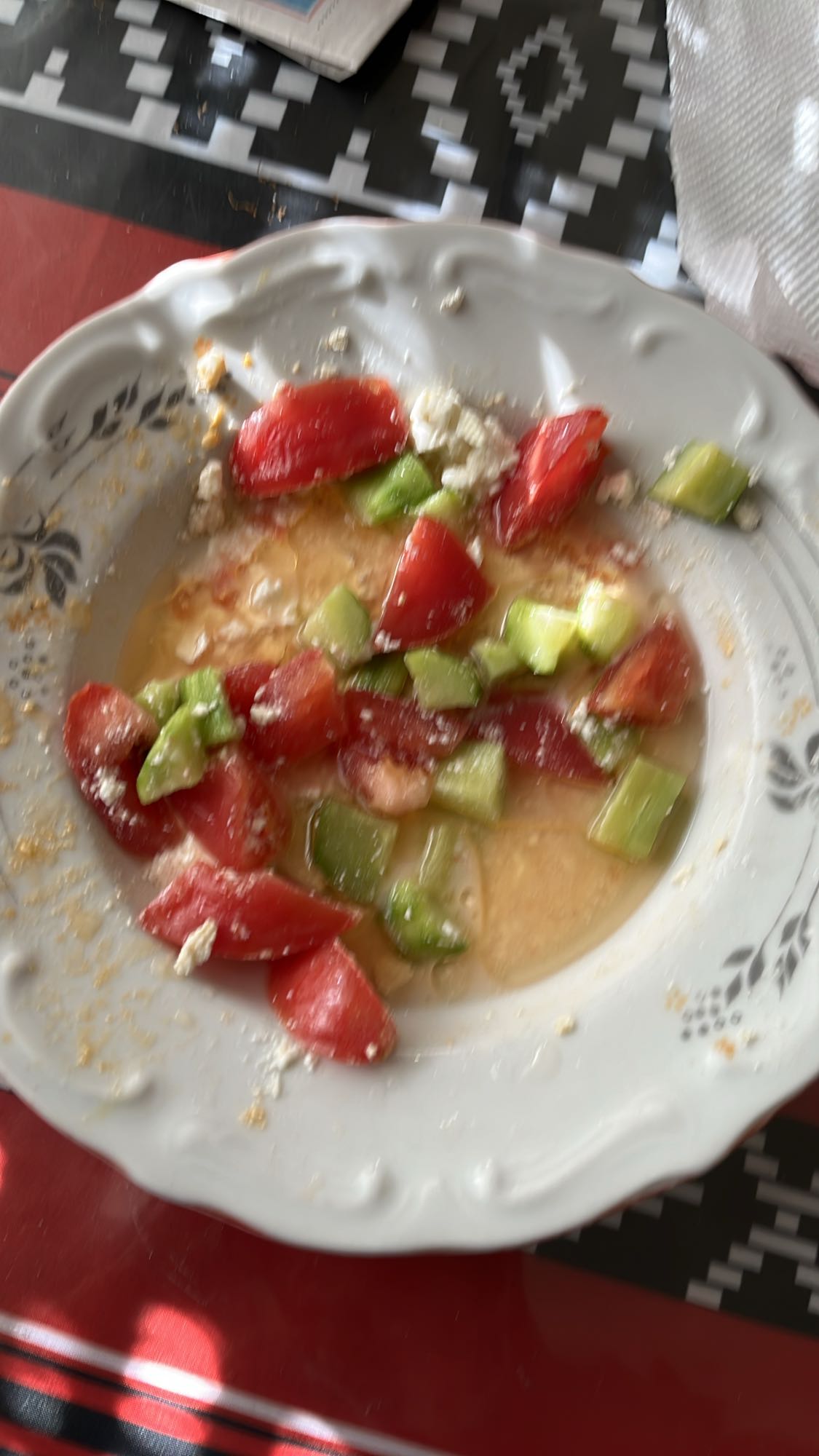 Шопска салата остатък