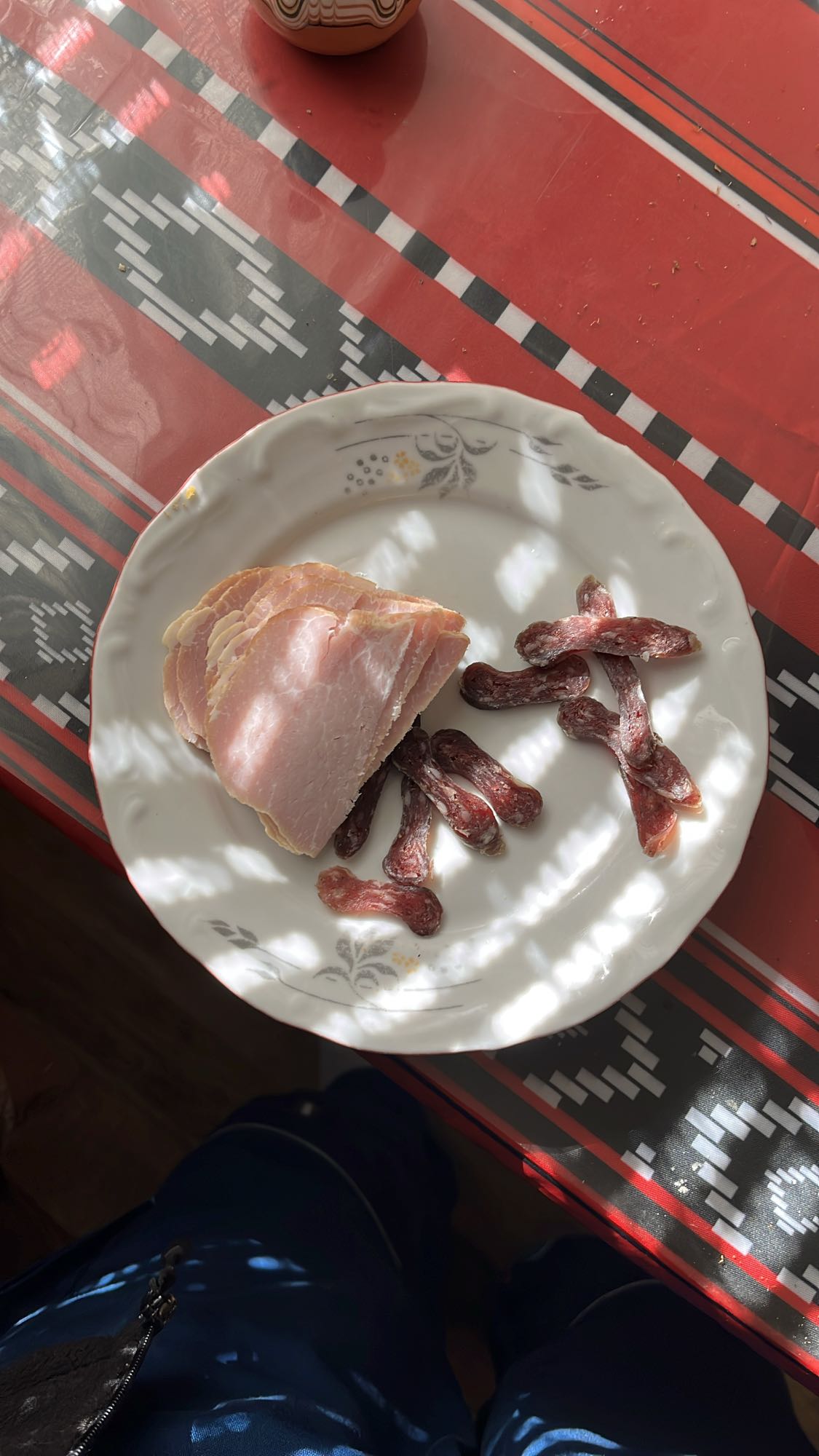 Месна закуска