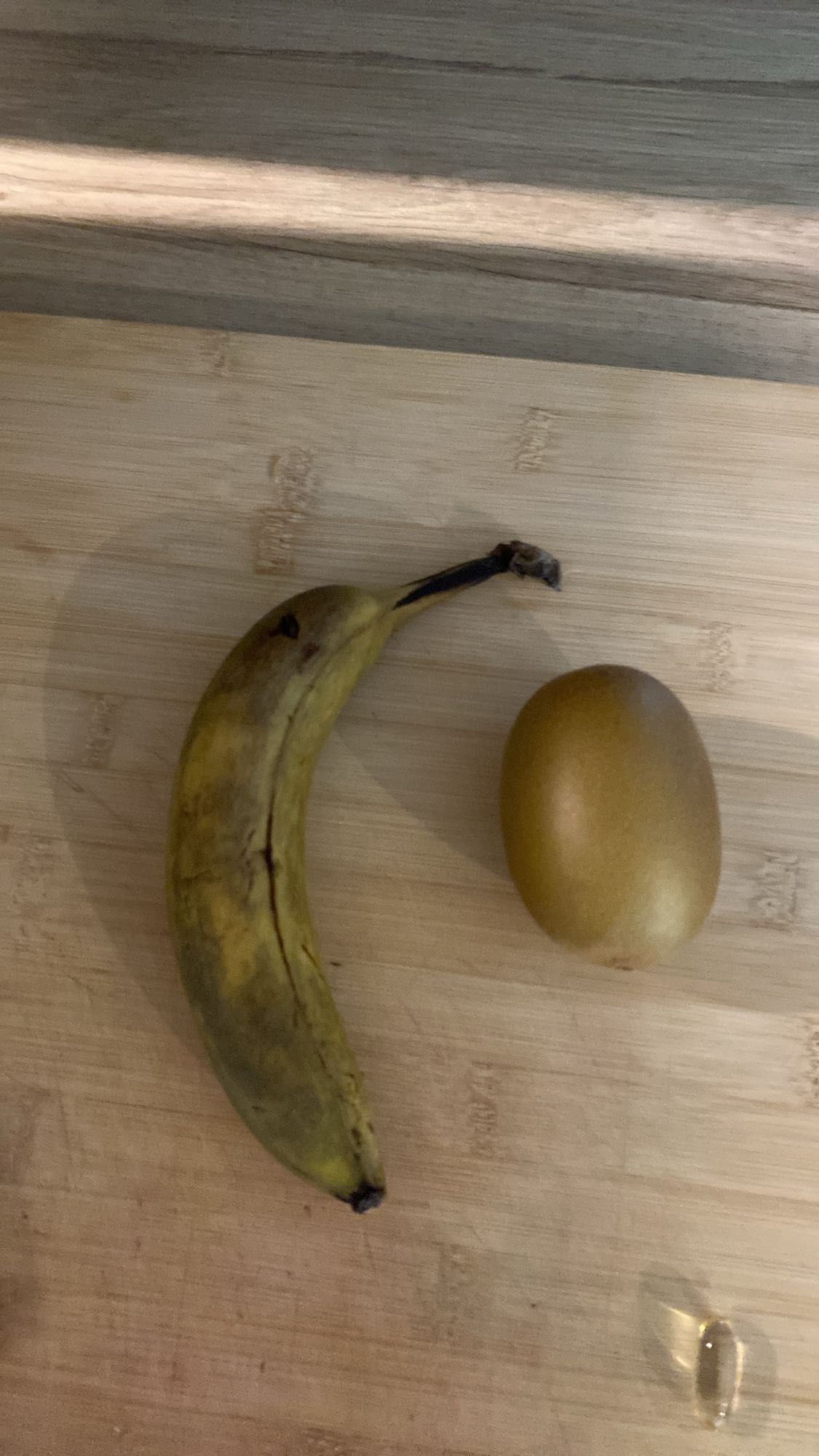 Banane et kiwi doré