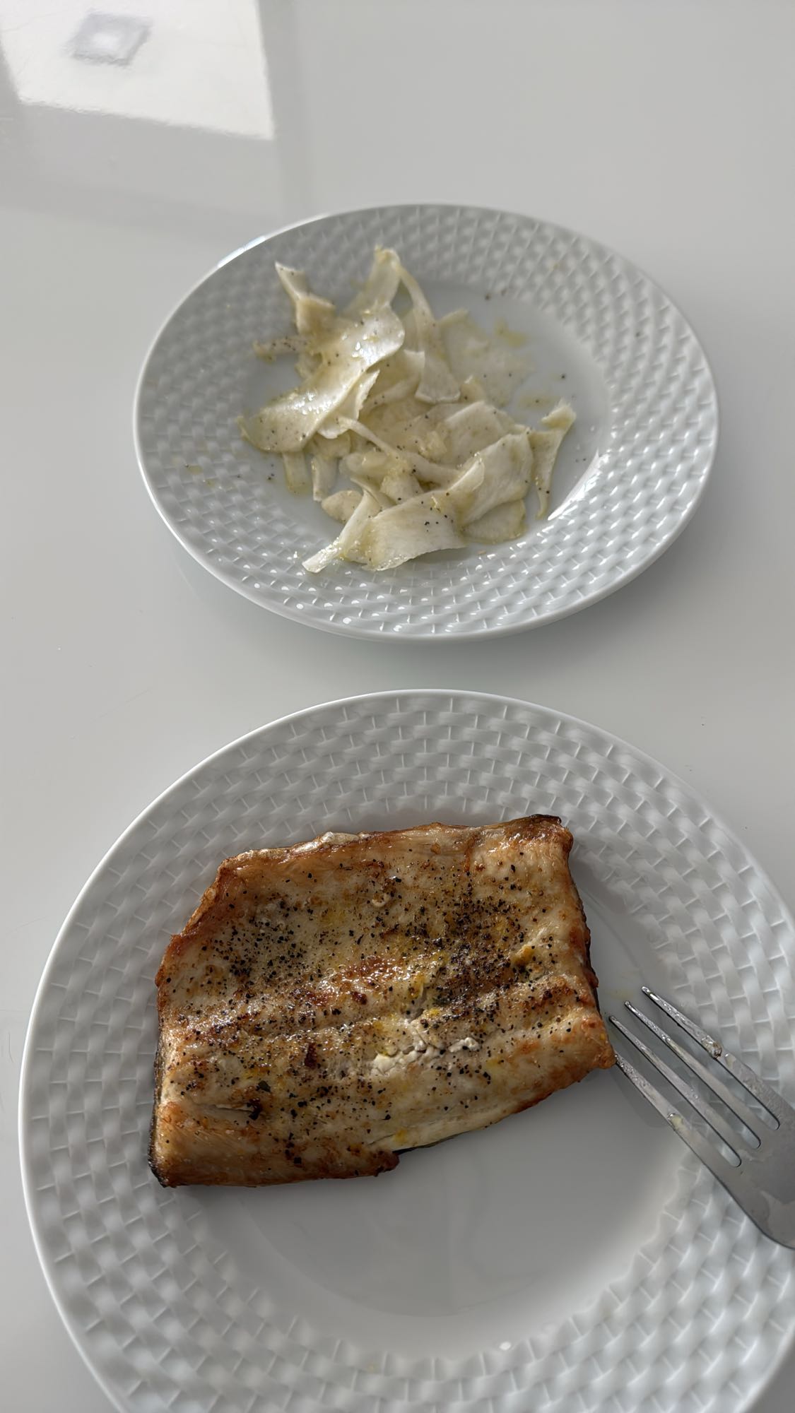 File de pește cu salată de țelină