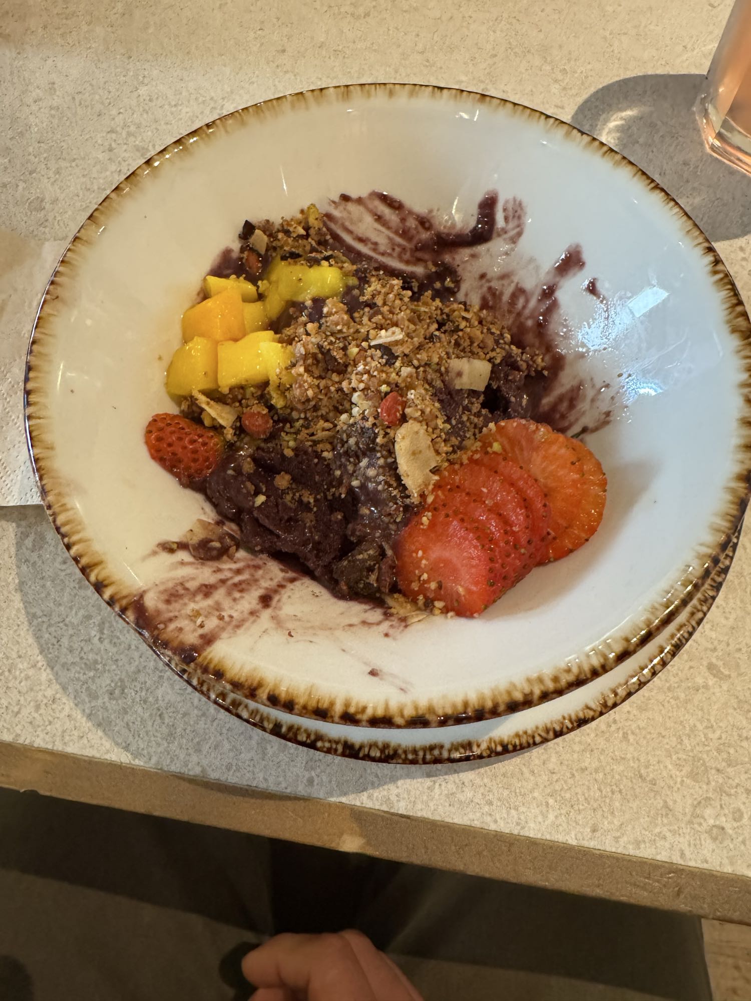 Tazón de açaí con frutas