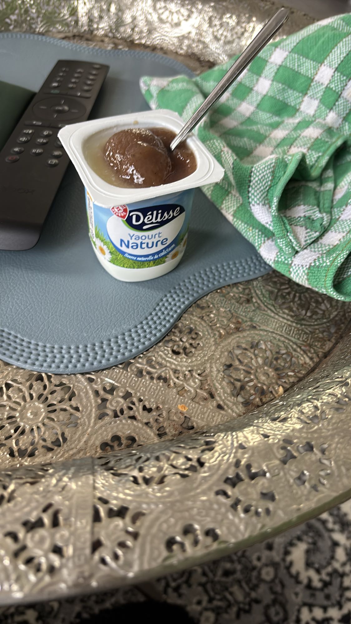 Yaourt nature et confiture