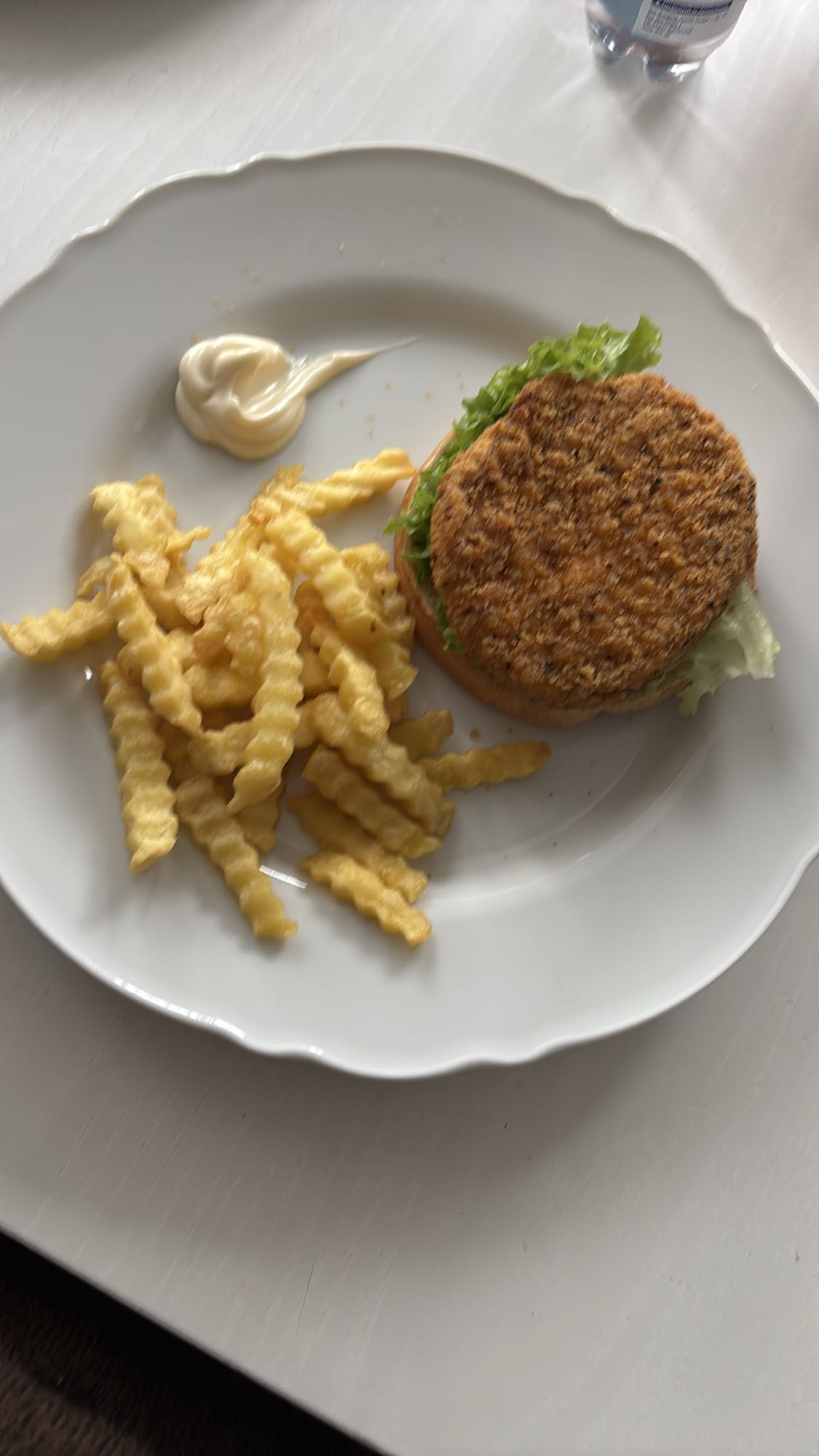 Burger mit Pommes