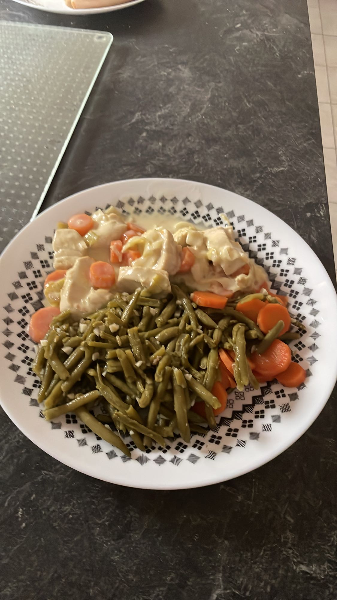 Poulet sauce, haricots verts