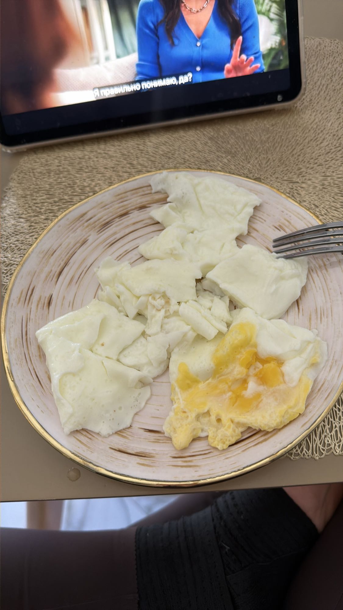 яичные белки с желтком