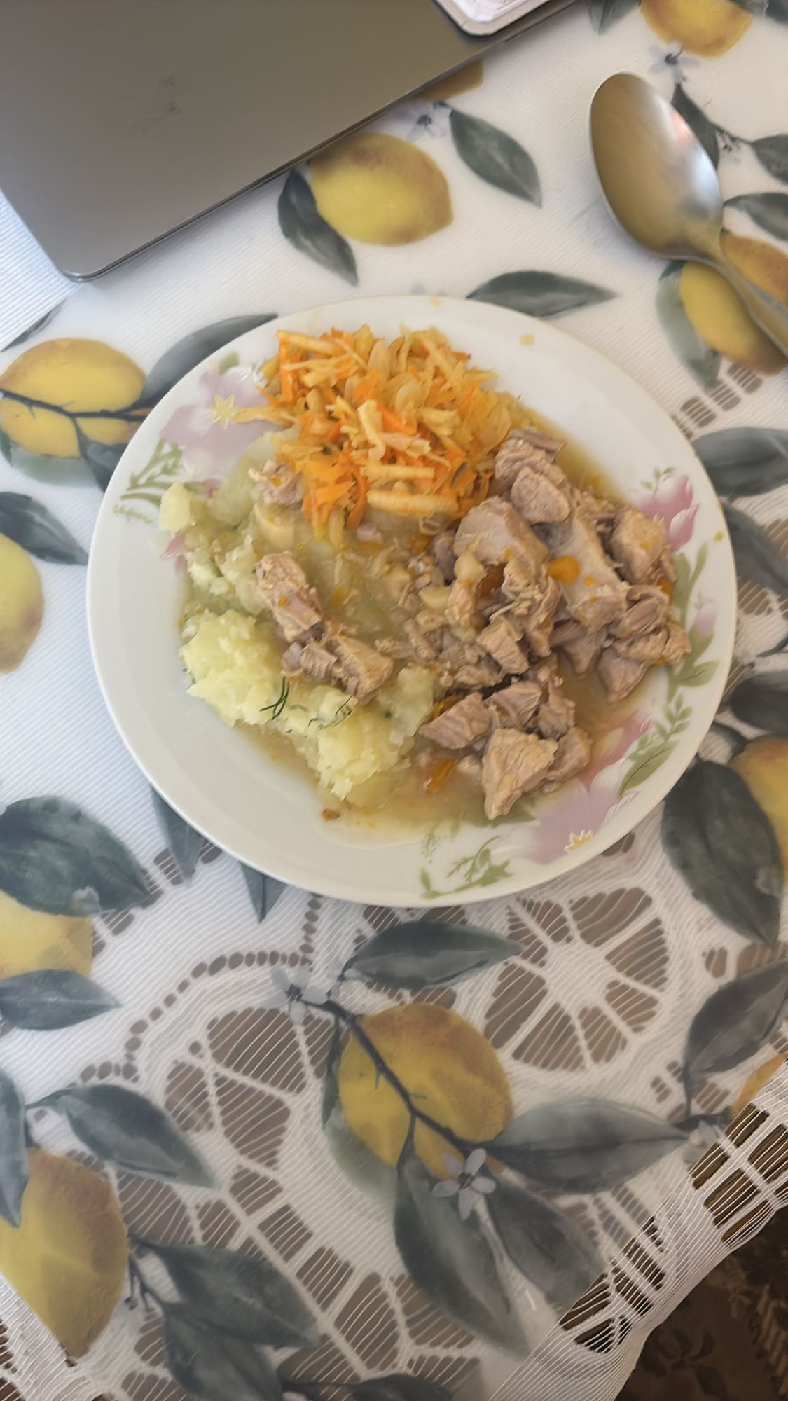 ziemniaki z gulaszem