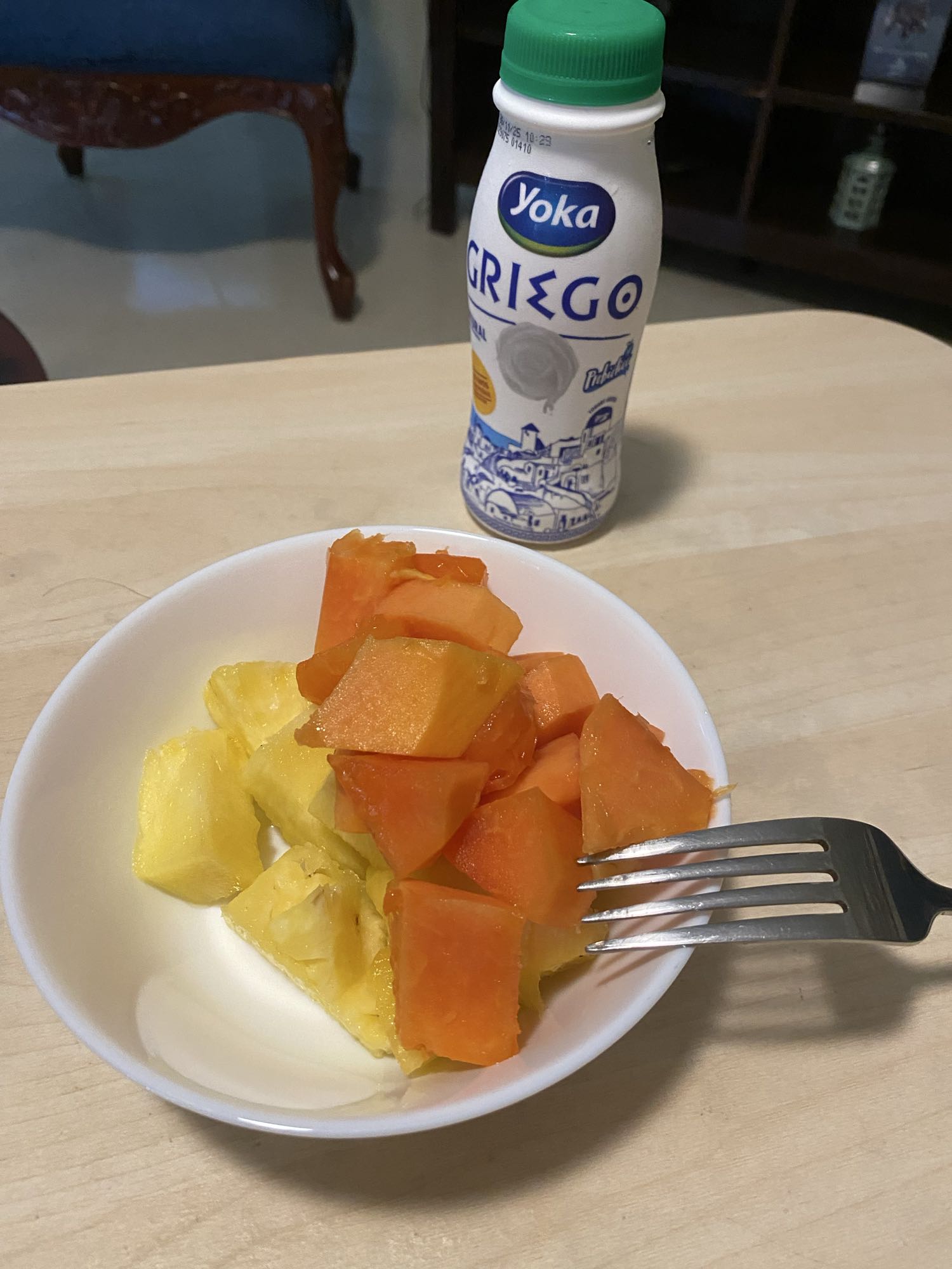 Fruta y yogur griego
