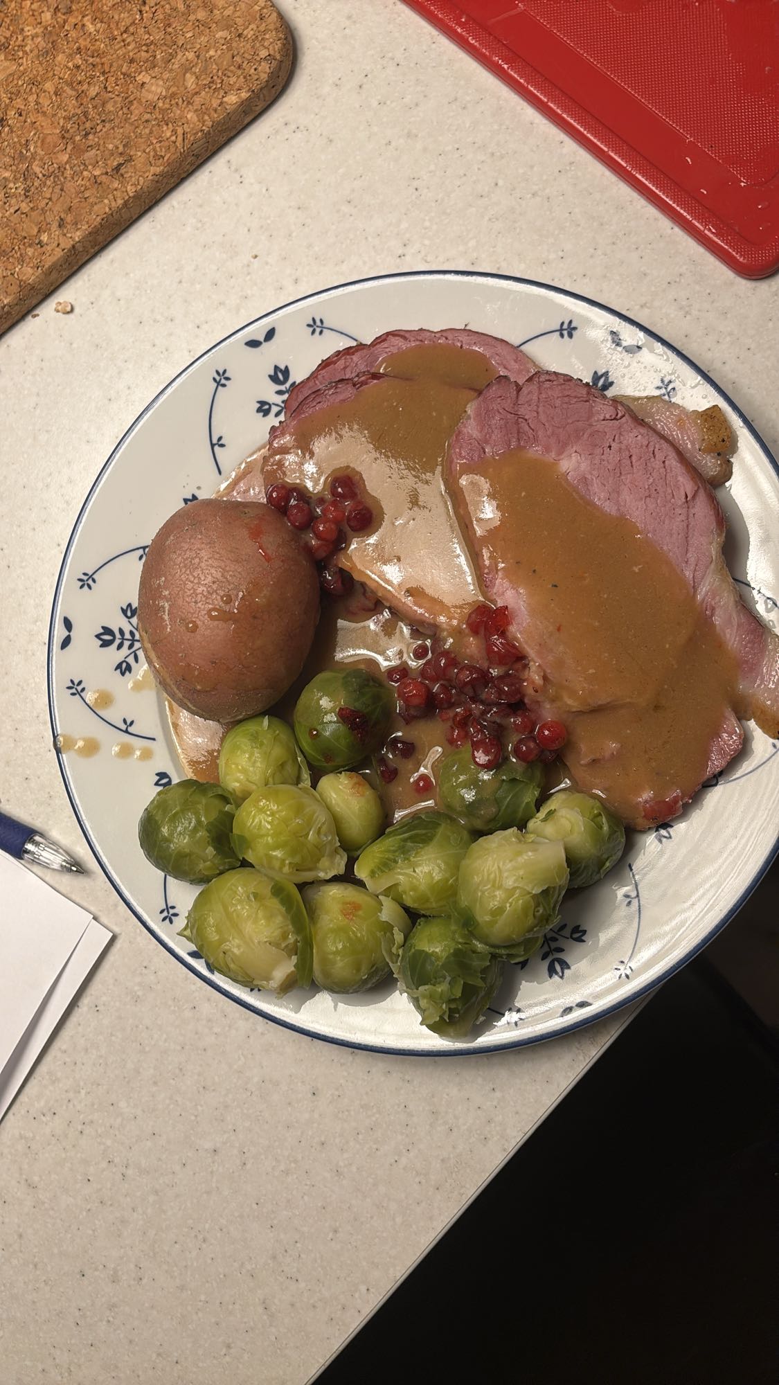 Svinekam med grønnsaker