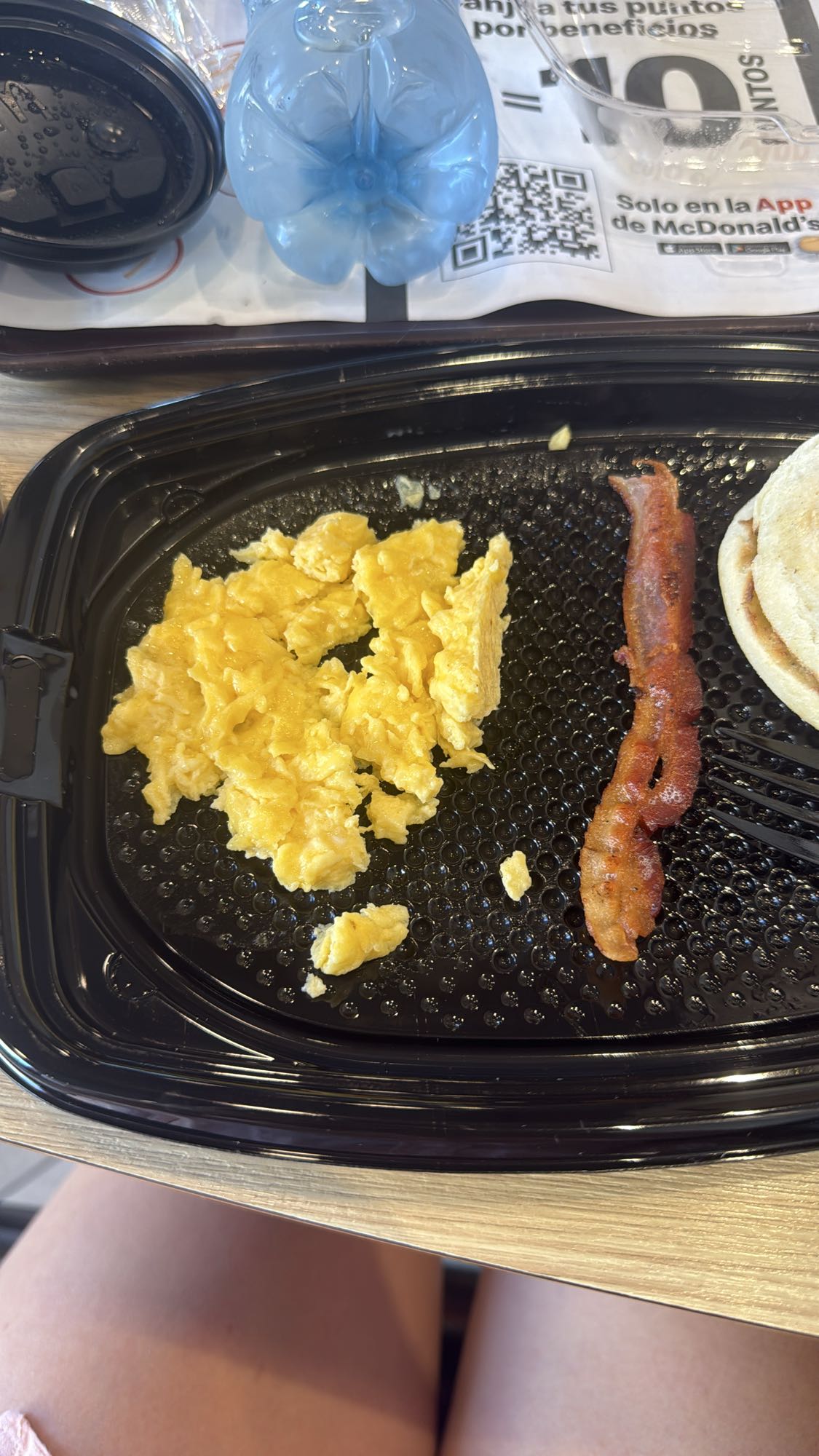 Desayuno con huevo y tocino