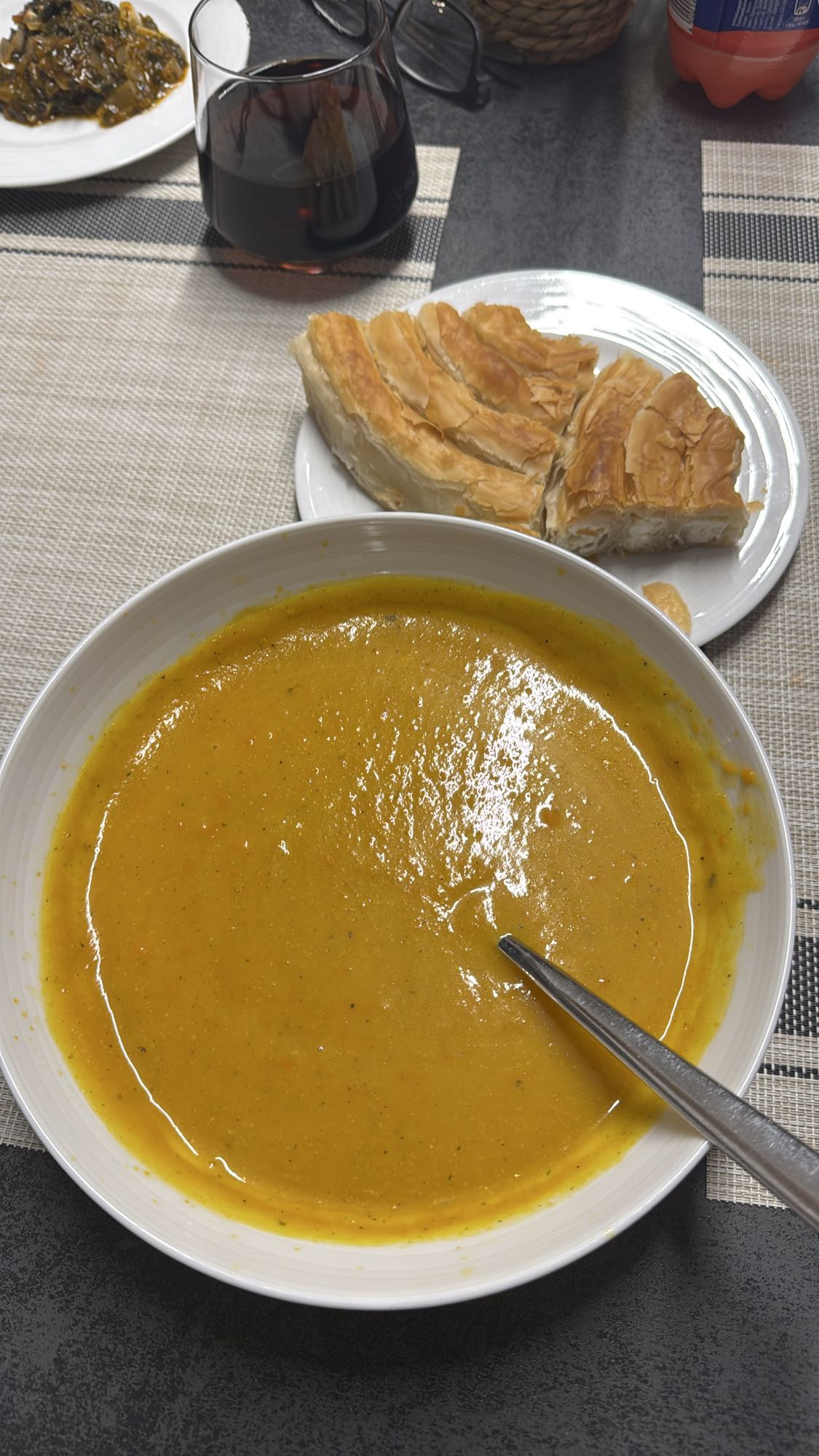 Mercimek çorbası ve börek