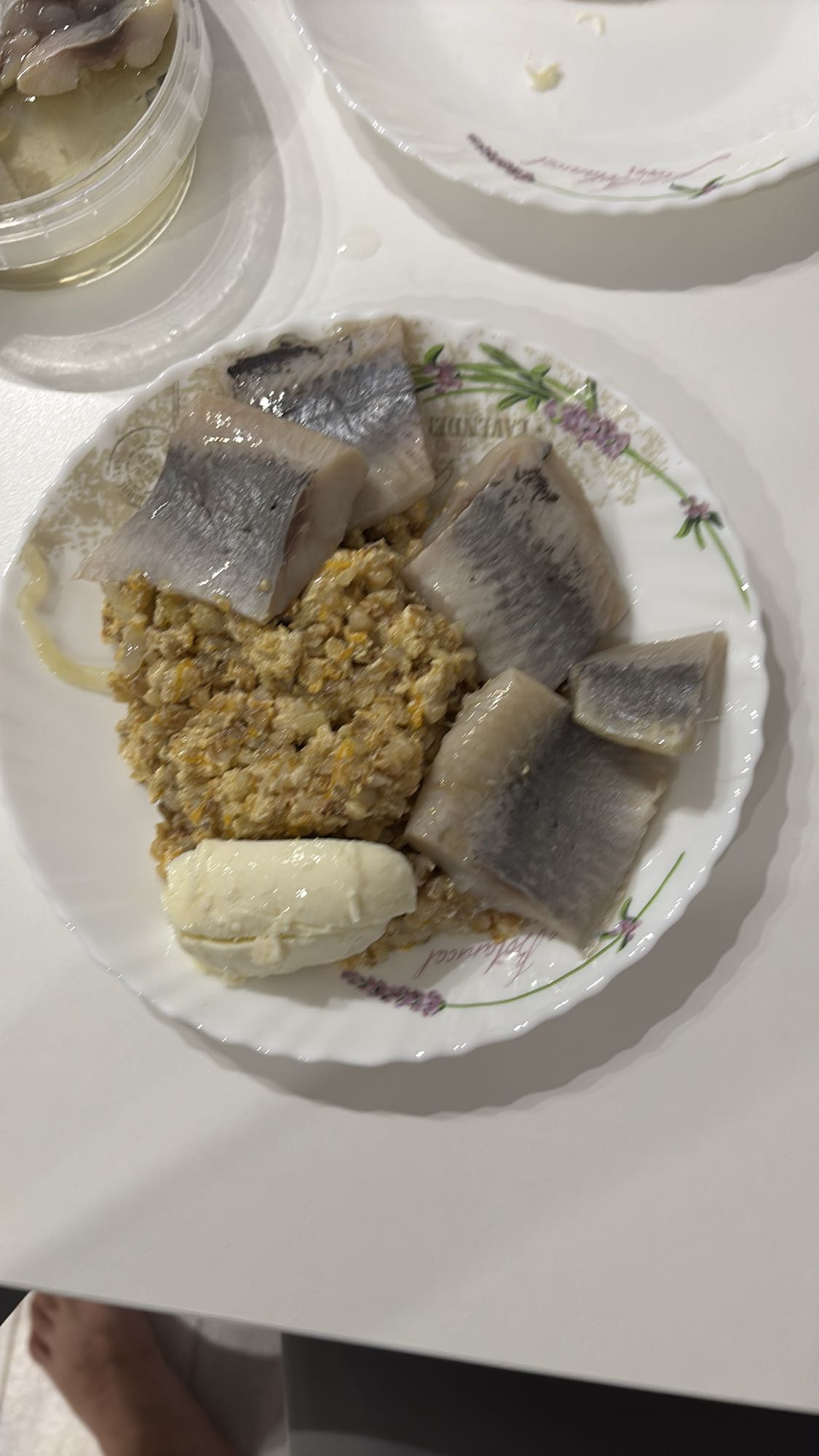 Śledź z kaszą i masłem