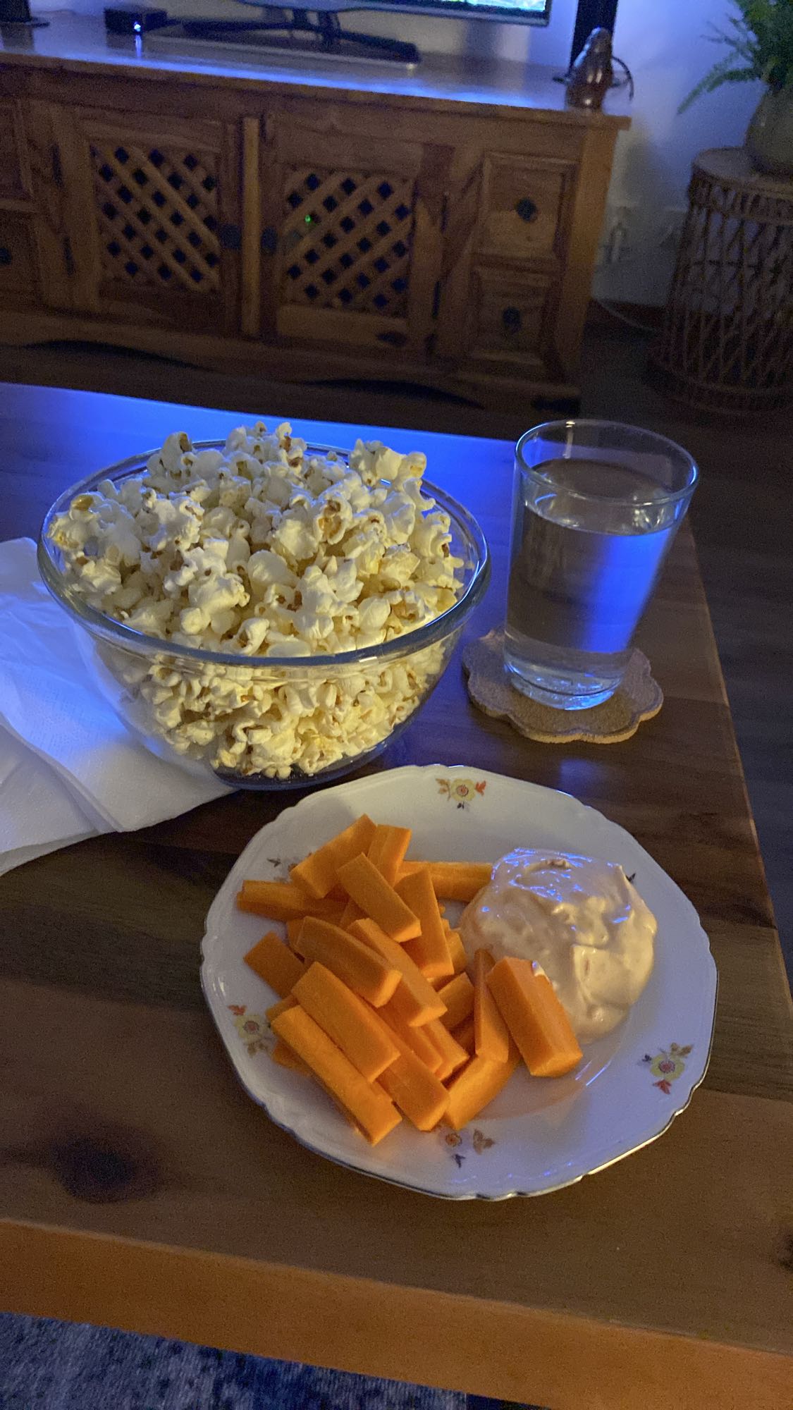 Popcorn och morotssnacks