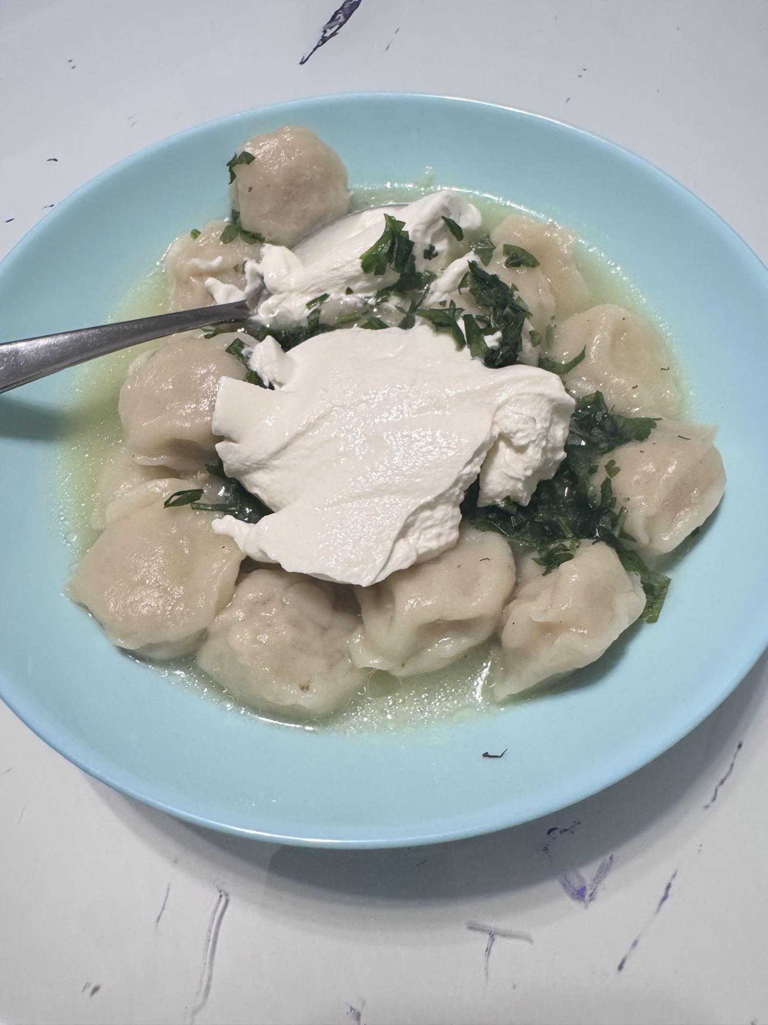 пельмени со сметаной