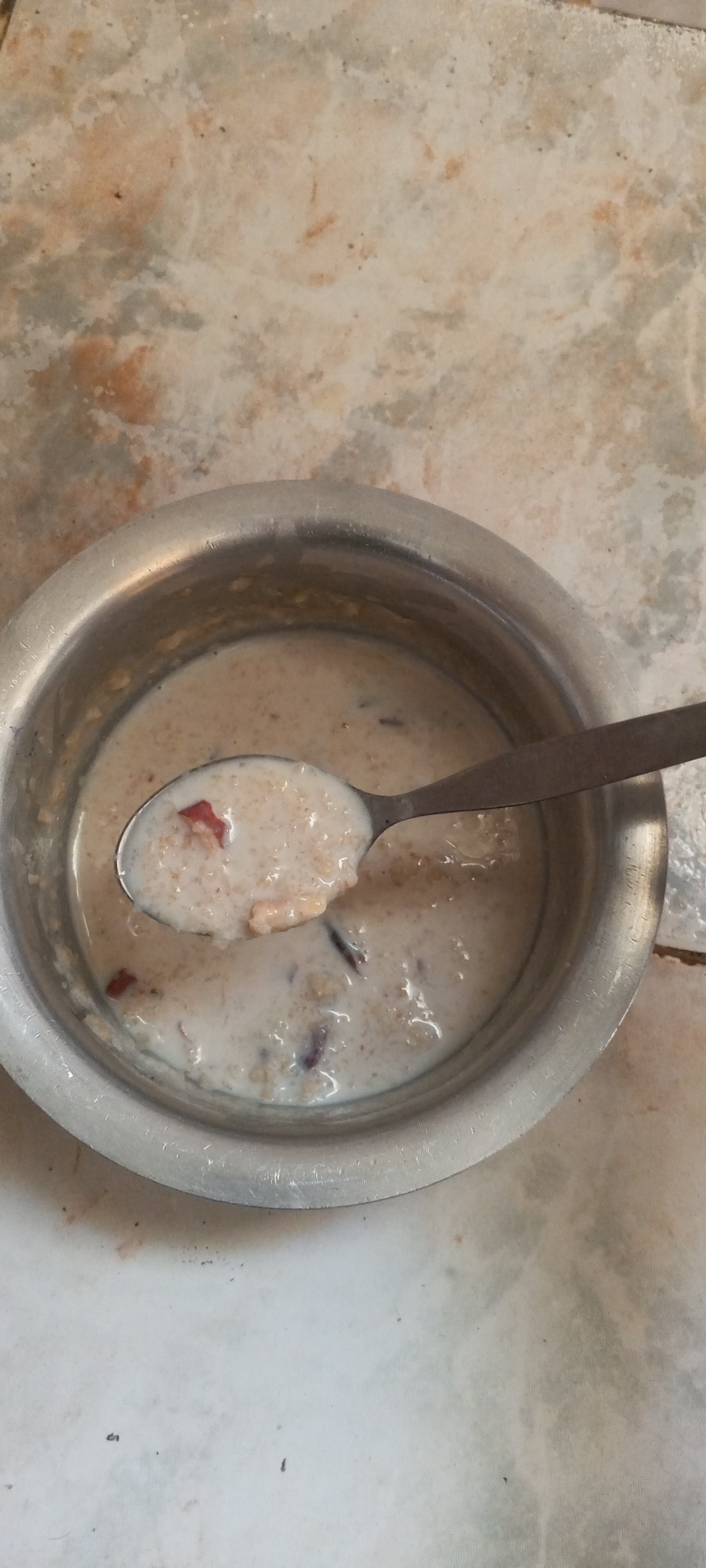 Oats with milk and dry fruits