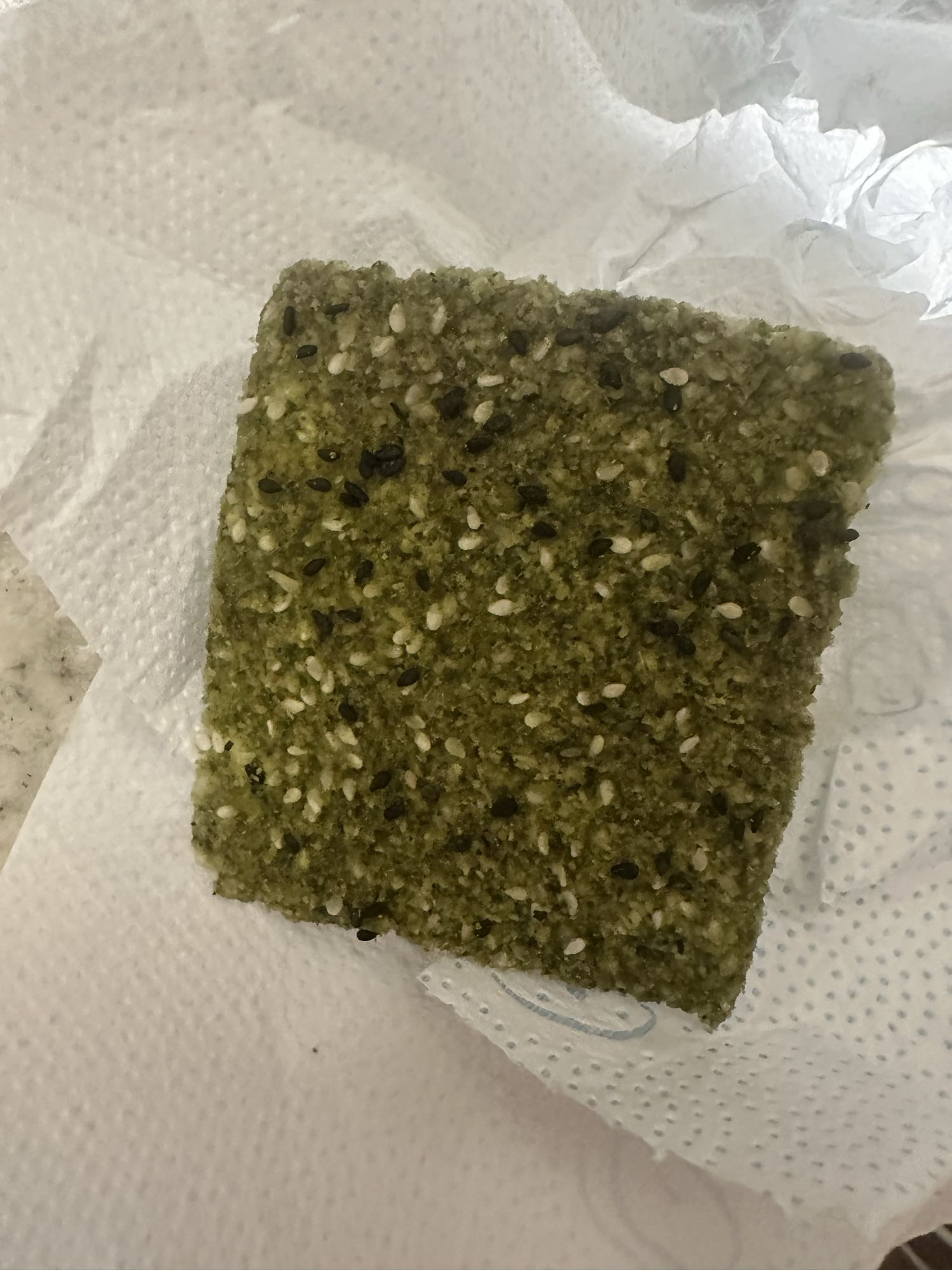 zielony chrupki z sezamem