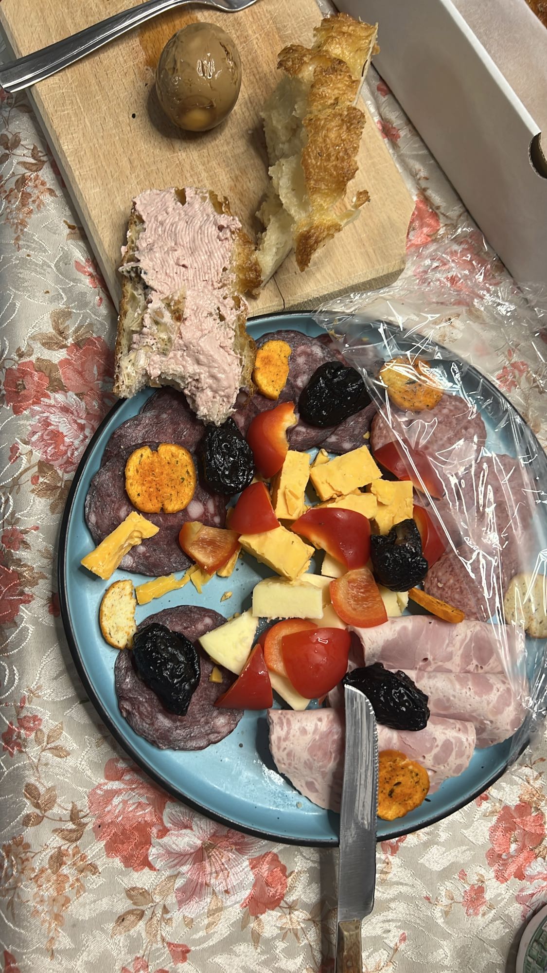 Platou cu mezeluri și brânză