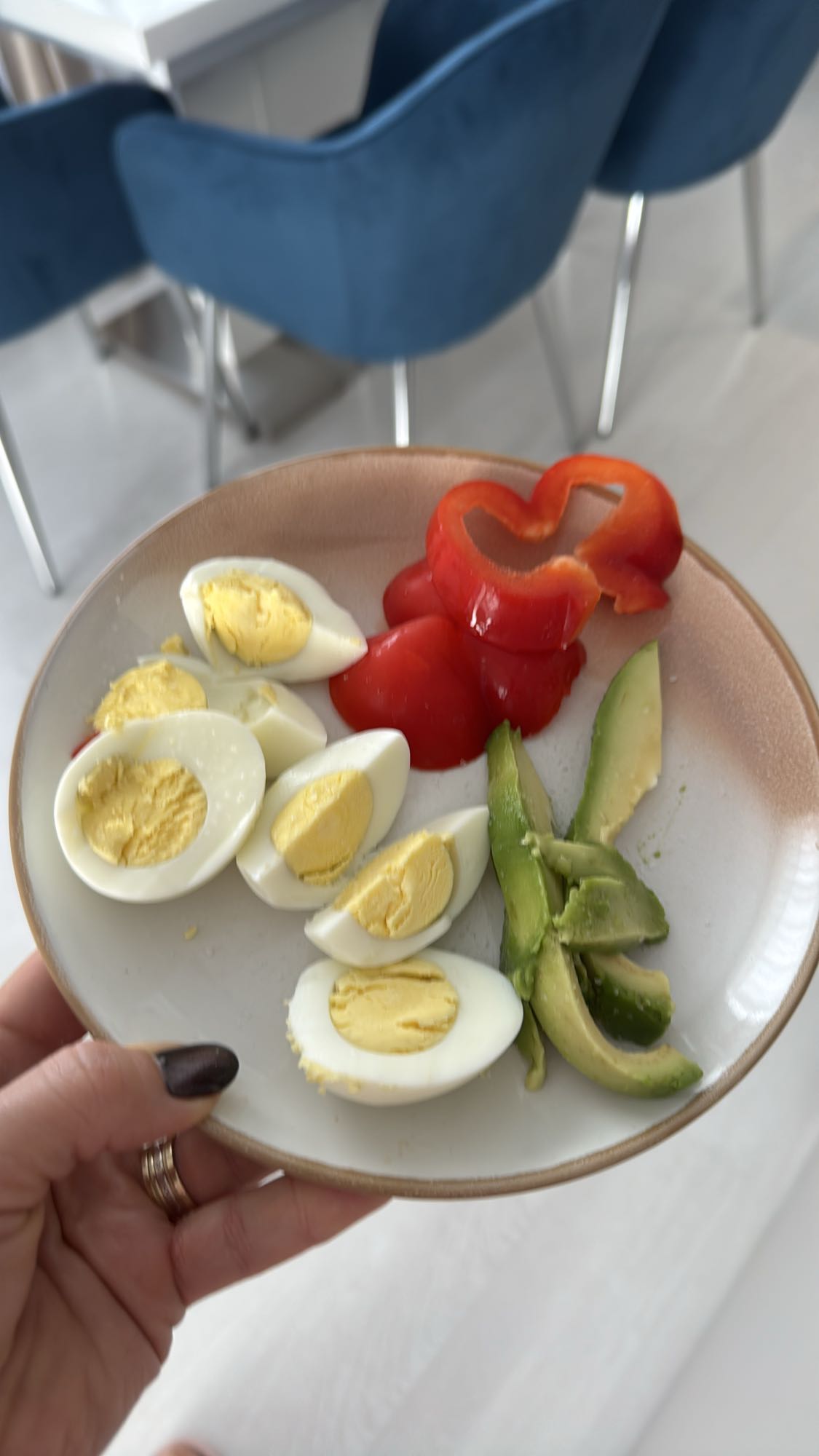 Mic dejun cu ouă și legume