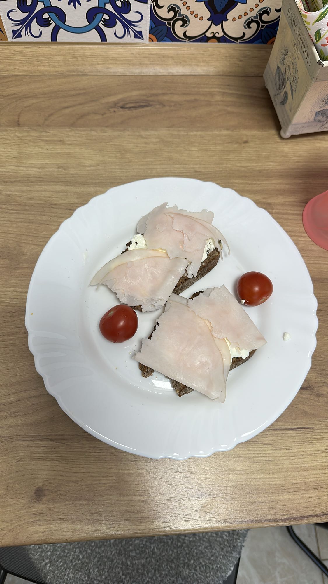 Tostadas de pollo y tomate
