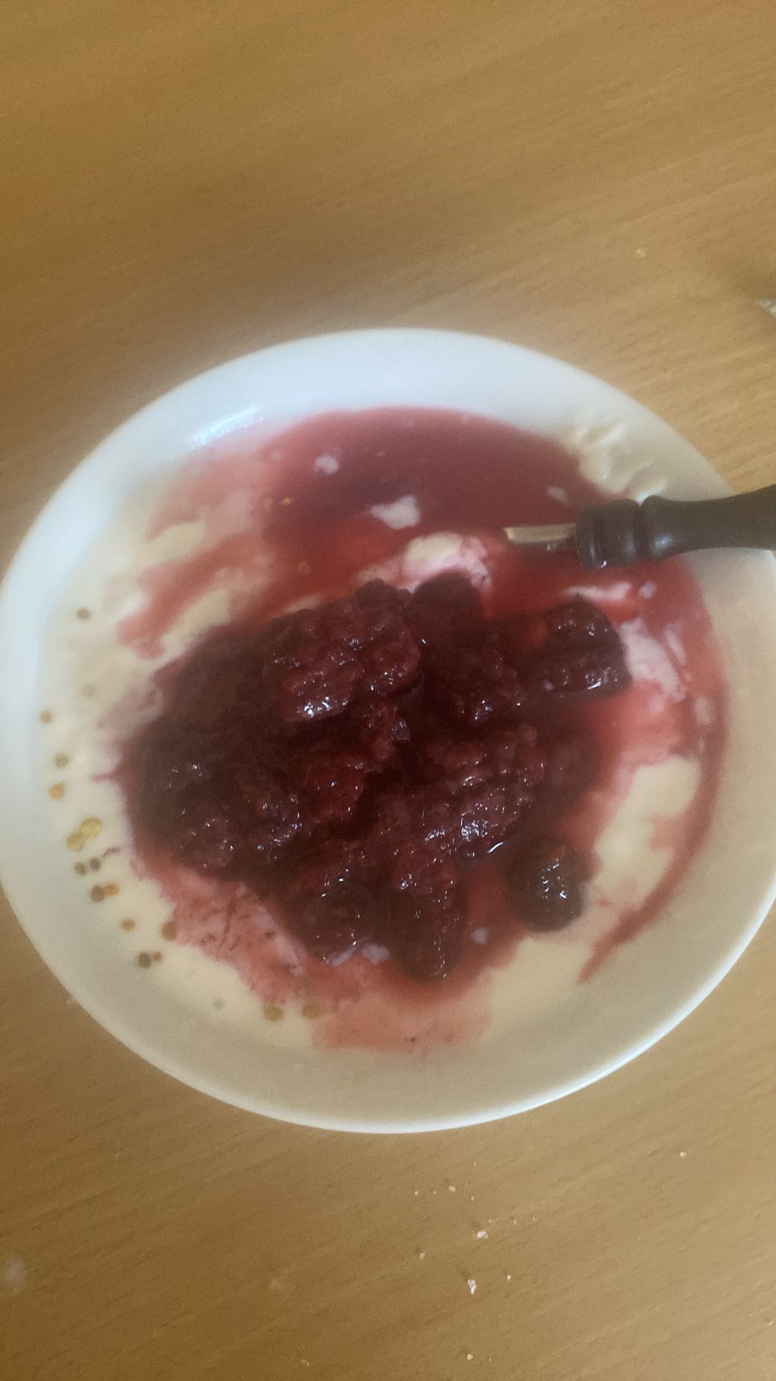 Owsianka z jogurtem i owocami