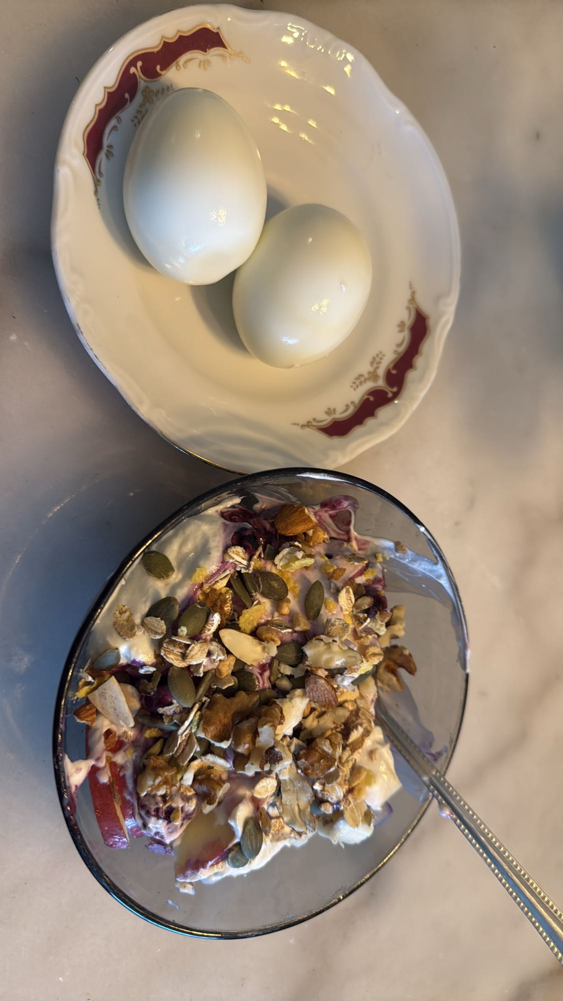 Ägg och yoghurtmüsli