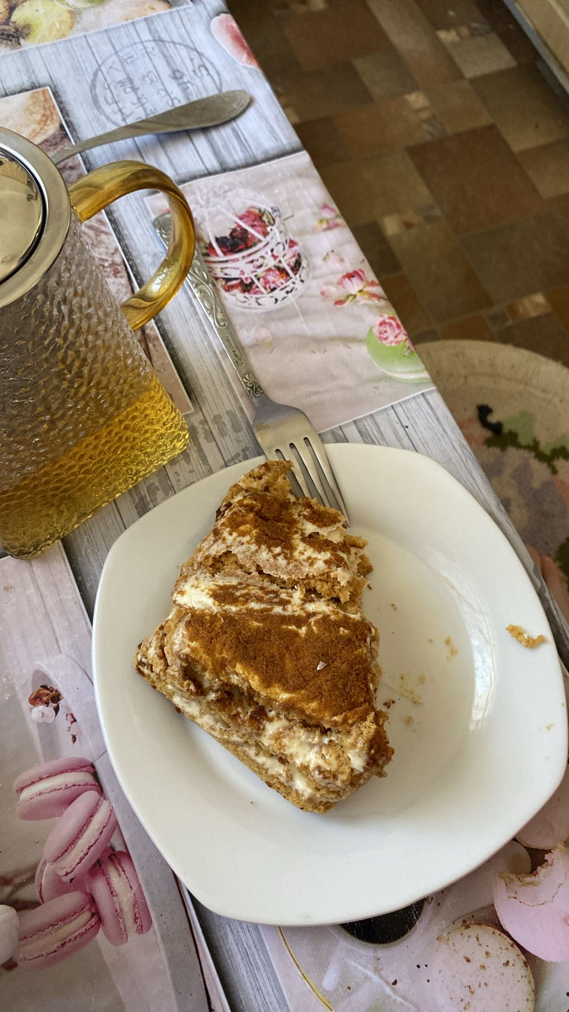 Медовик с чаем