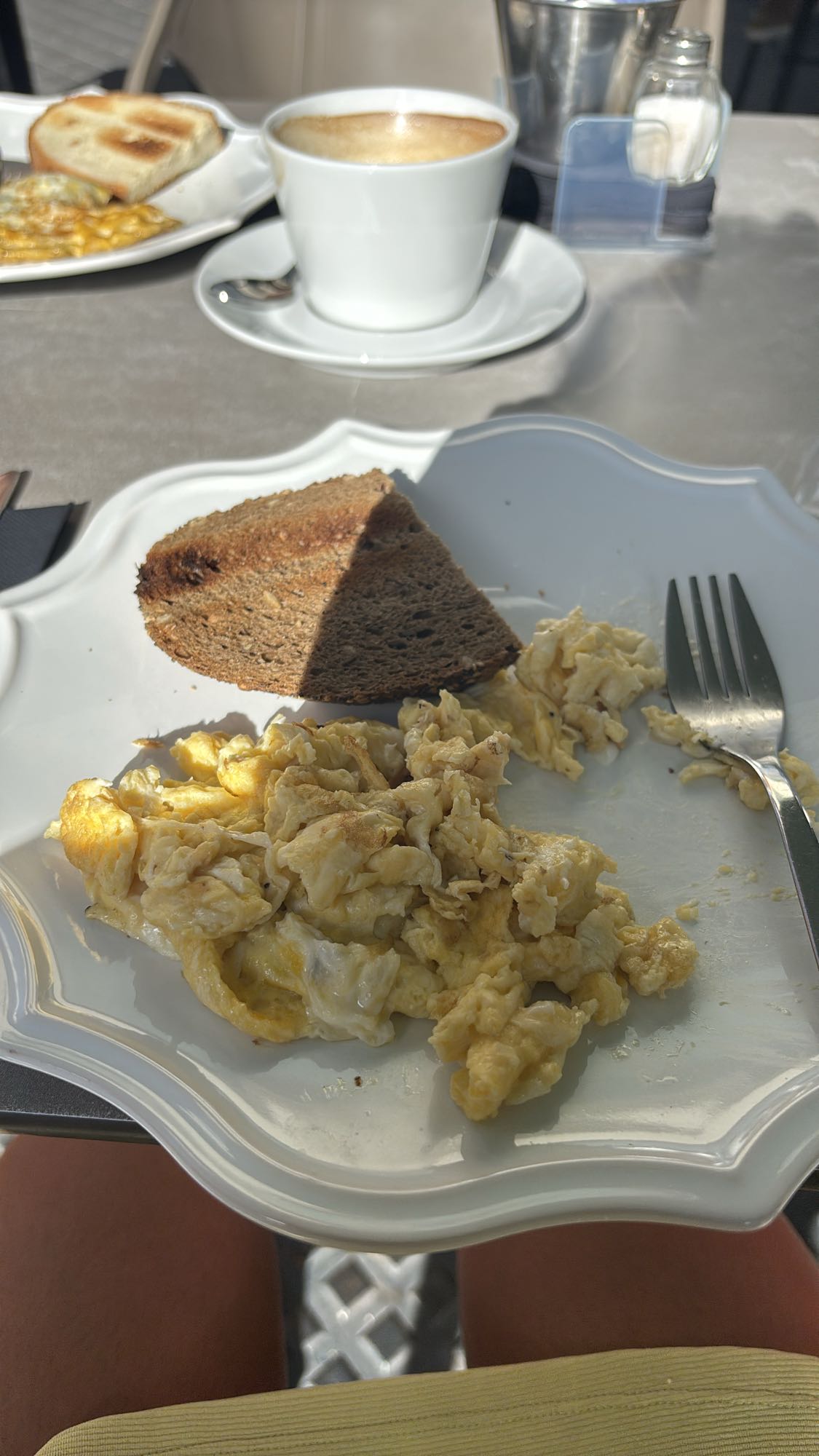 Äggröra med rågbröd