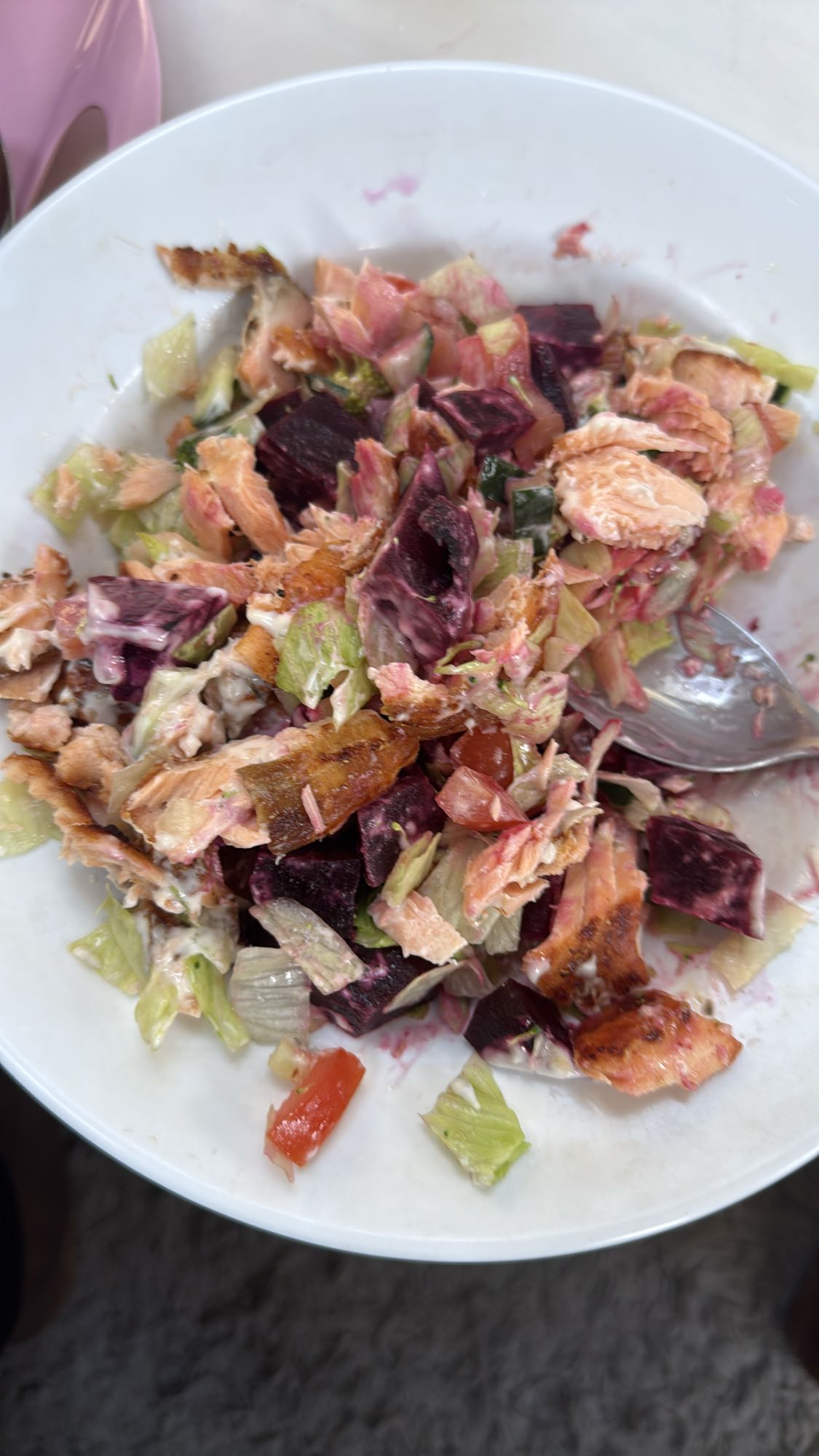 Laksesalat med rødbeter