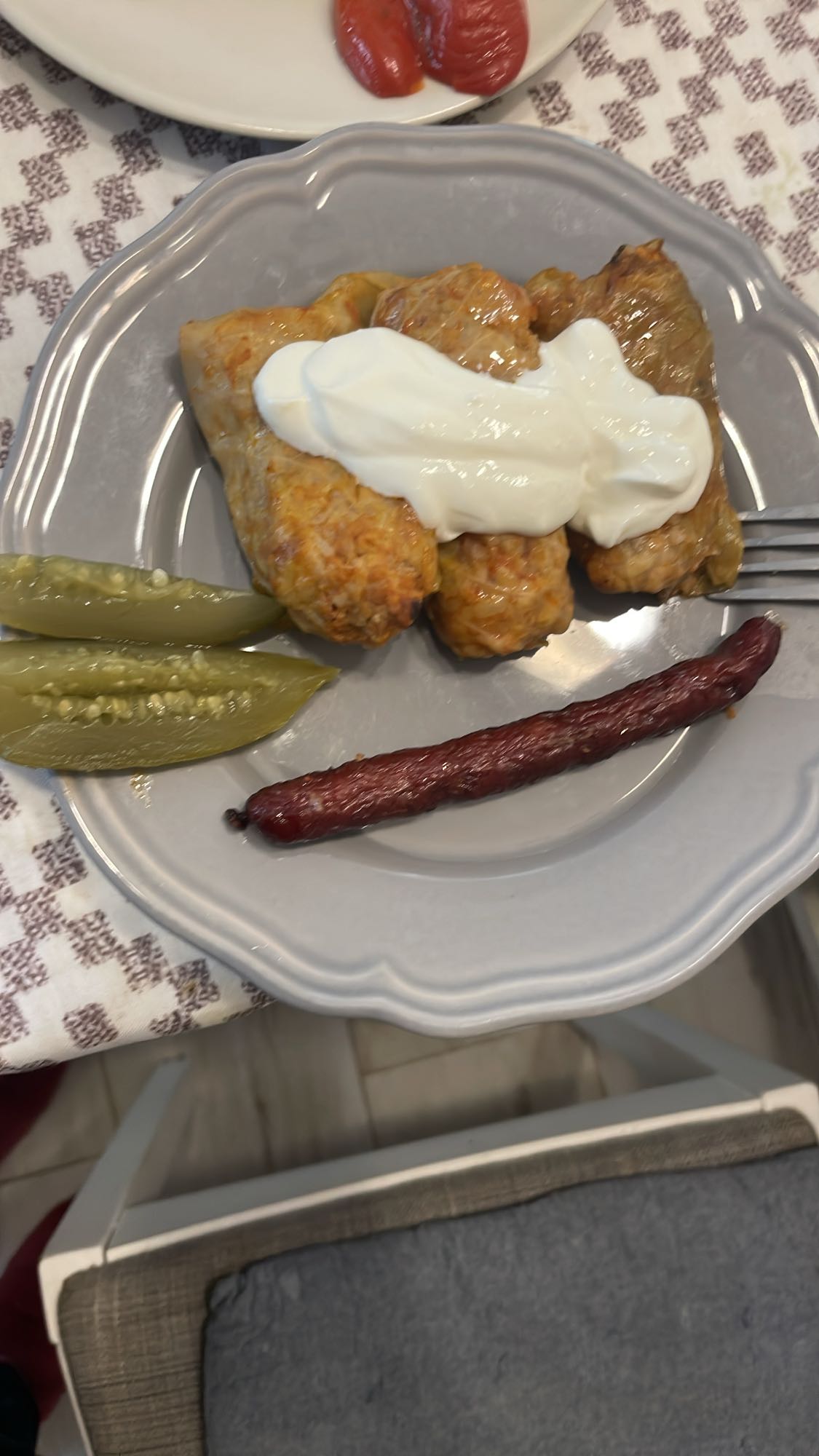 Sarmale cu smântână și garnituri