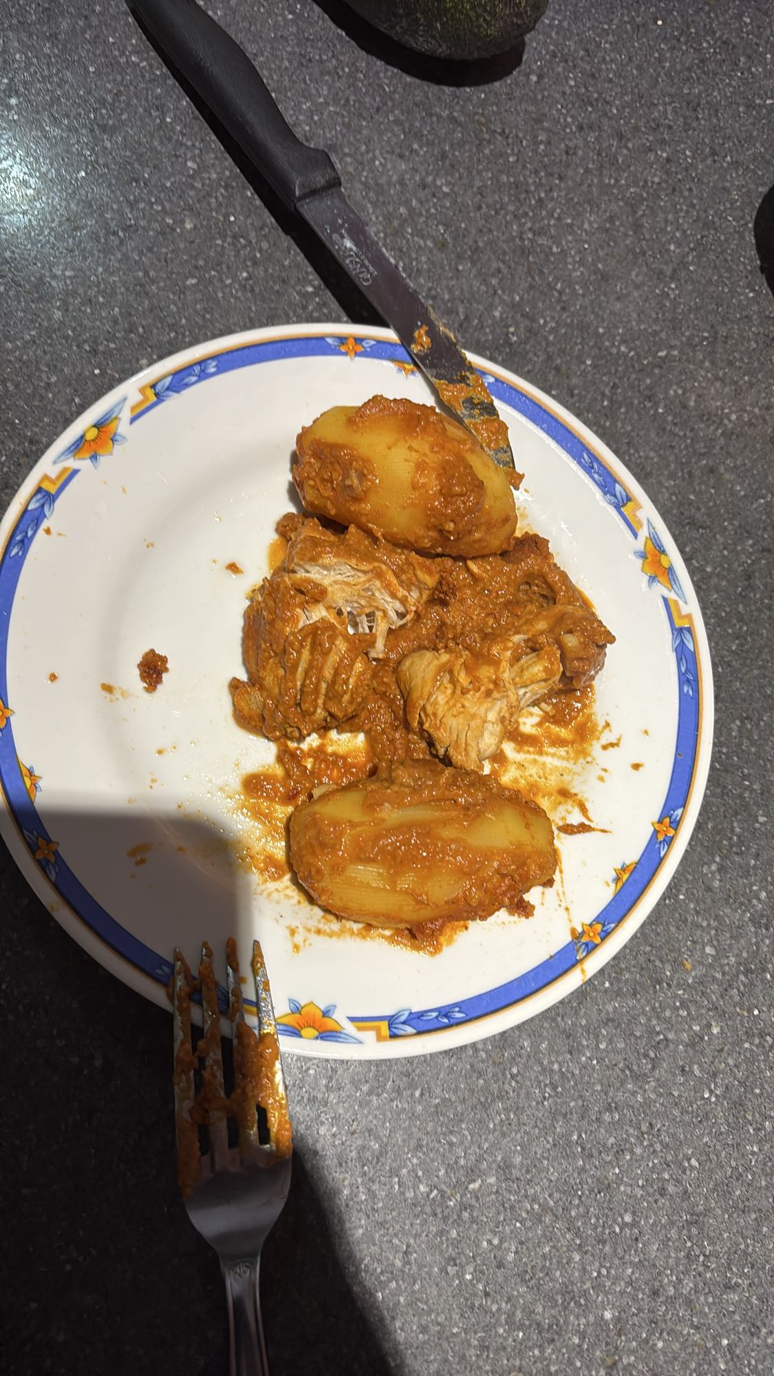 Poulet sauce tomate et pommes de terre