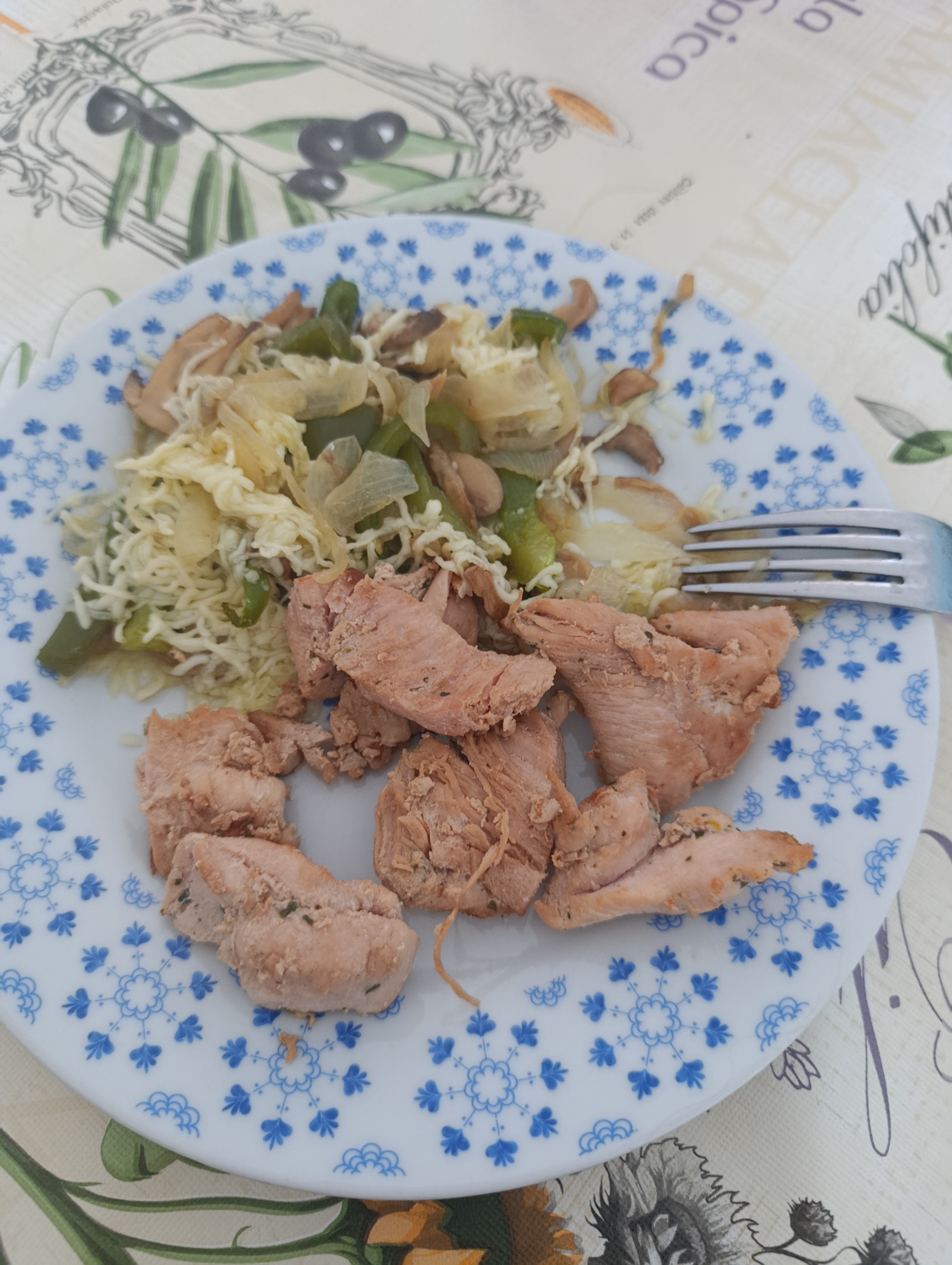 Pollo con verduras salteadas