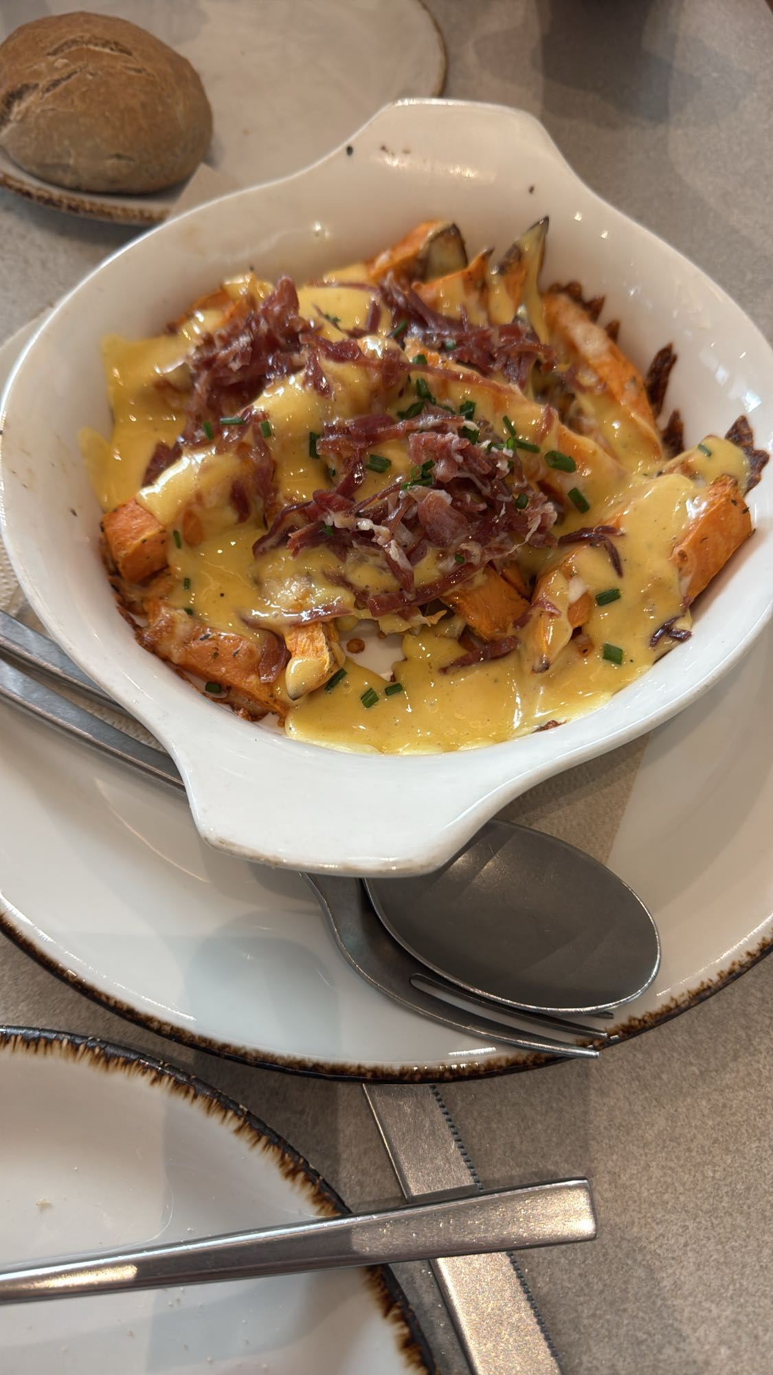 boniato asado con jamón serrano