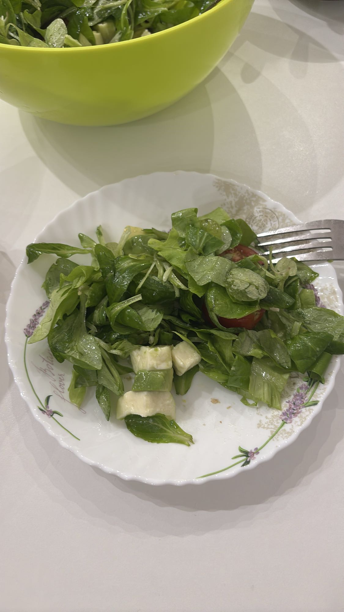 sałatka z serem i warzywami