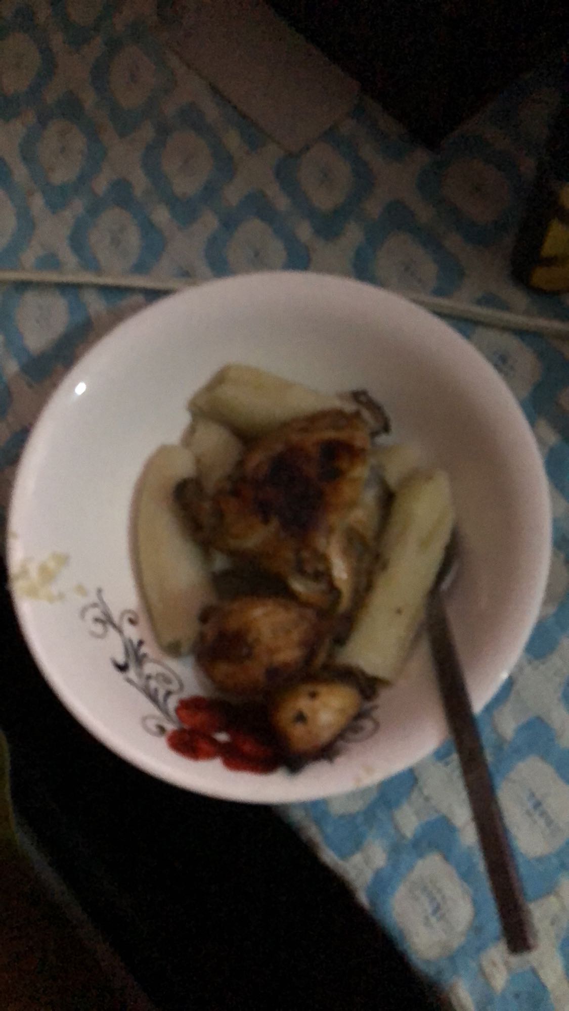 Pollo con yuca hervida