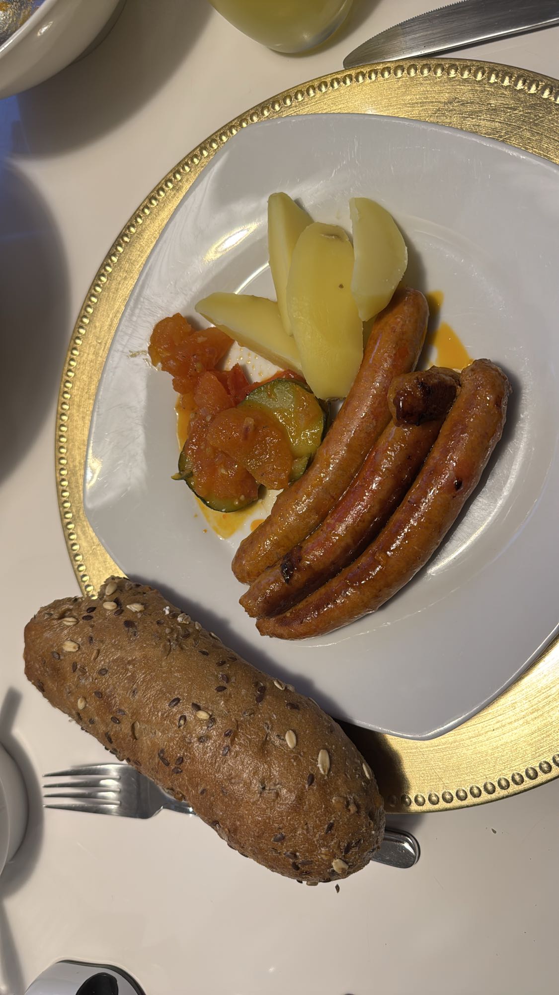 worst, aardappel, groente, brood