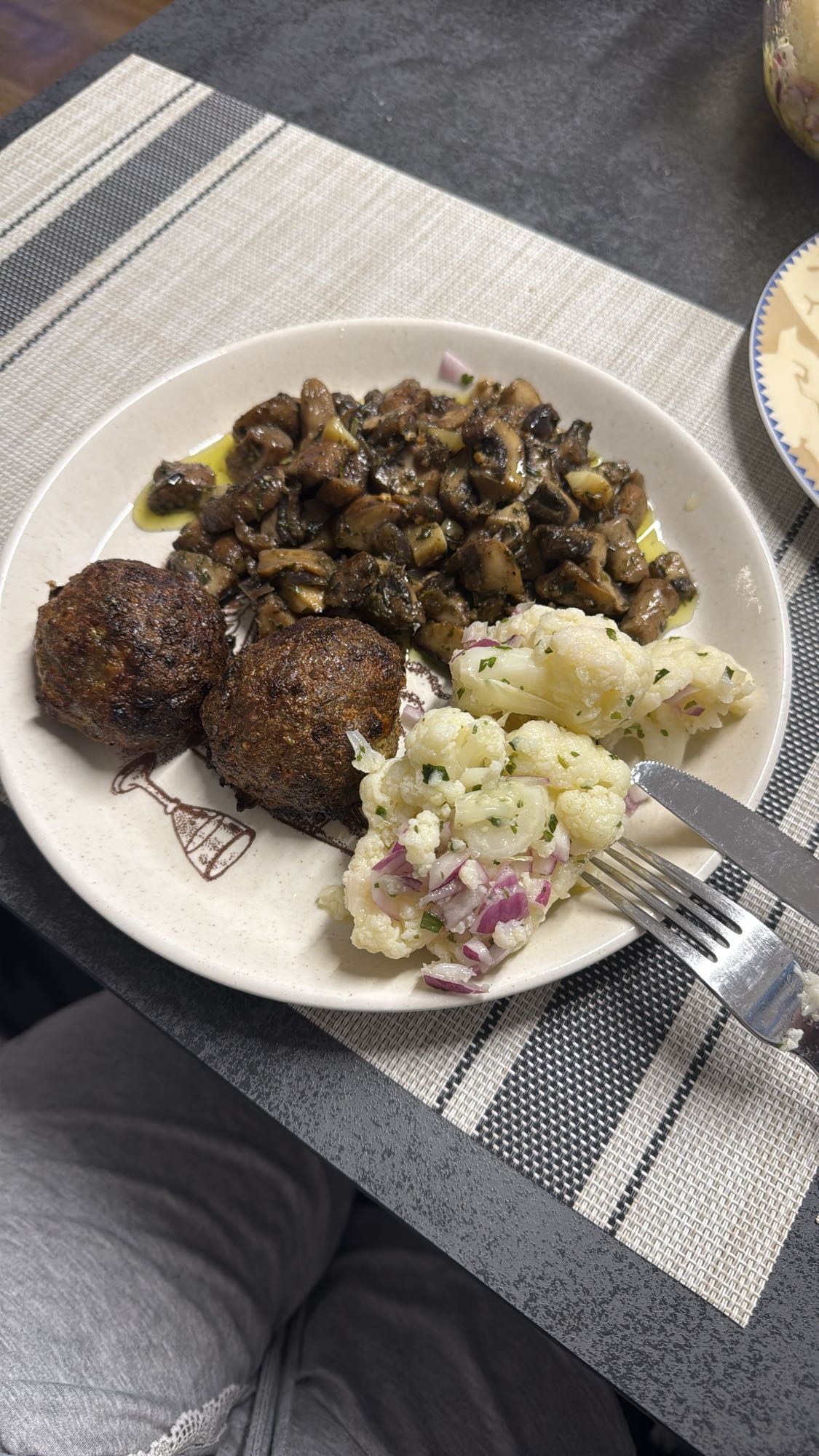 Köfte mit Pilzen & Blumenkohl