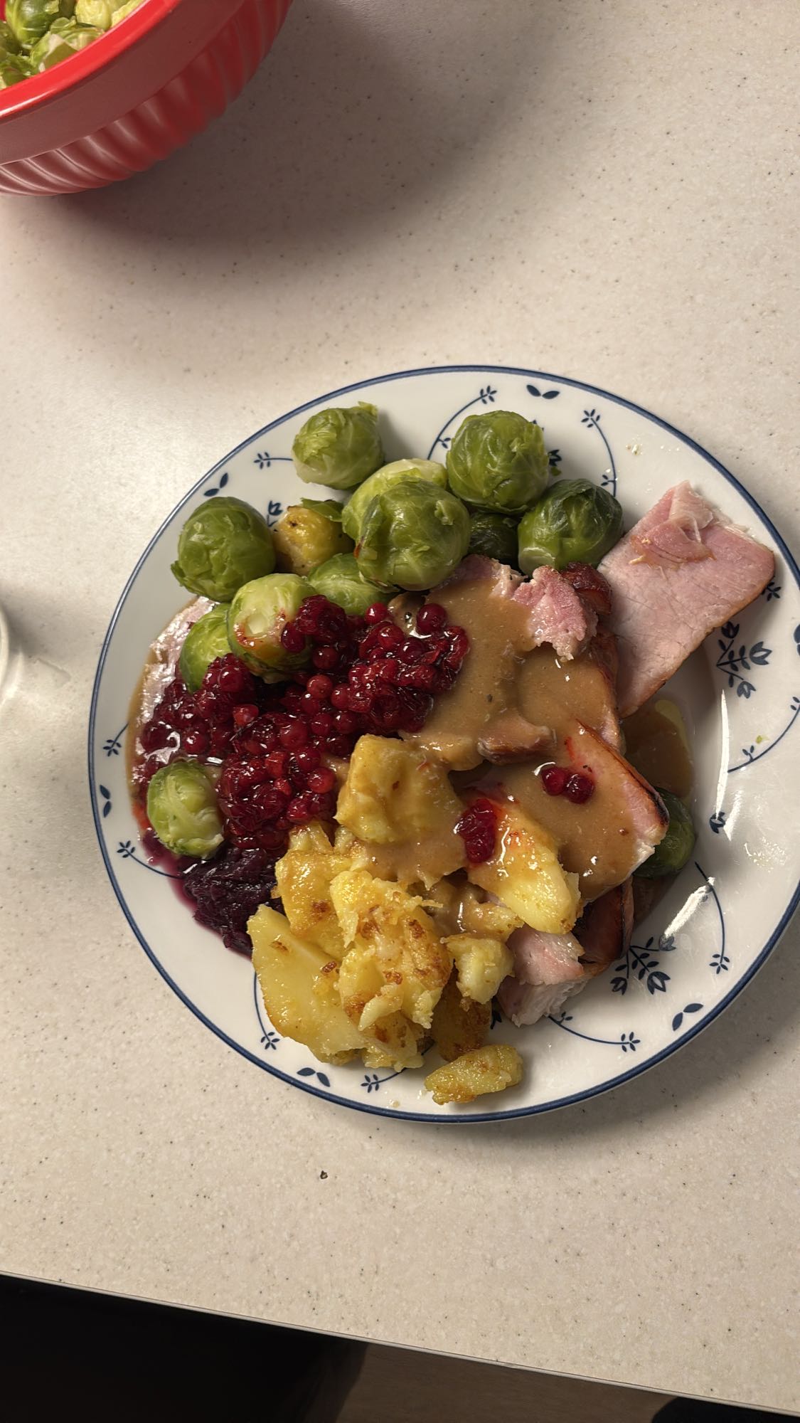 Røkt svinekam med tilbehør