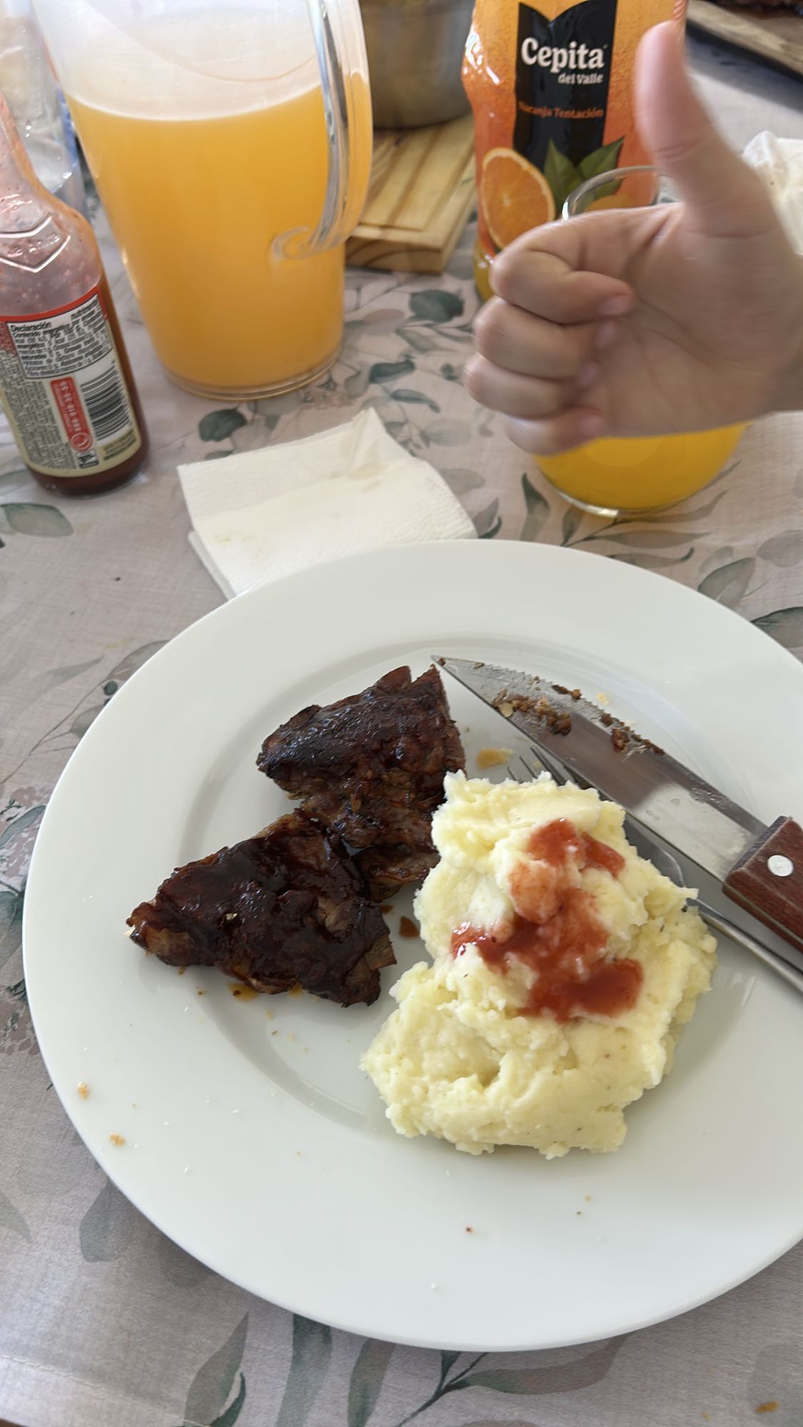 Carne con puré y jugo