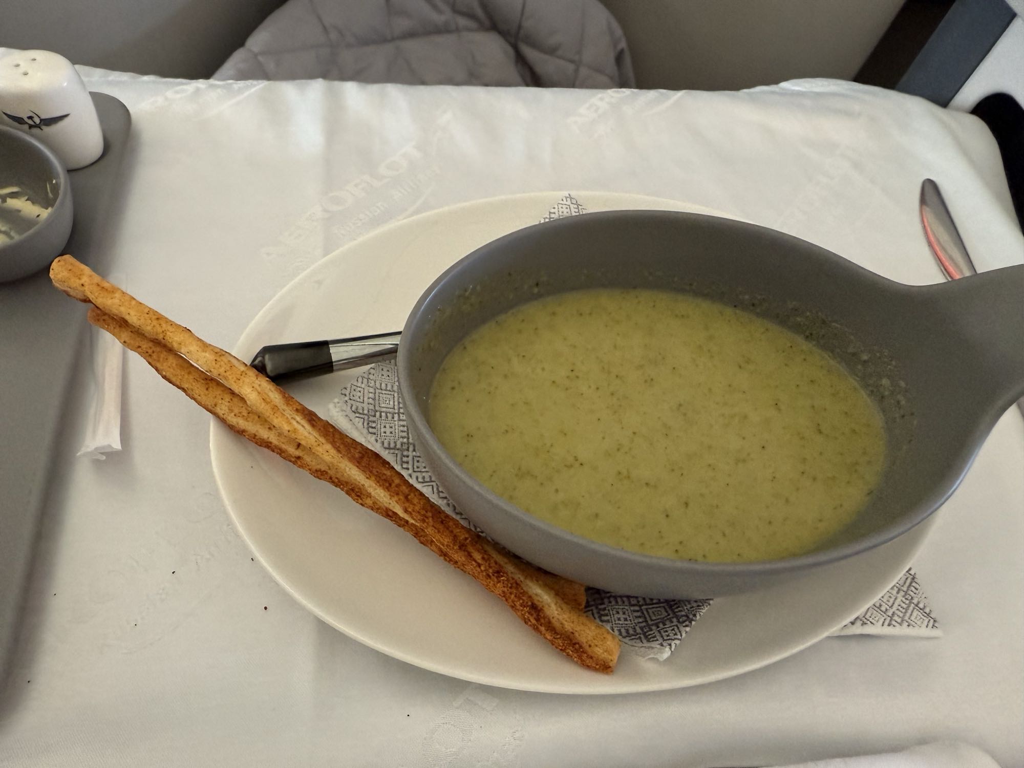 Крем-суп из брокколи с хлебной палочкой