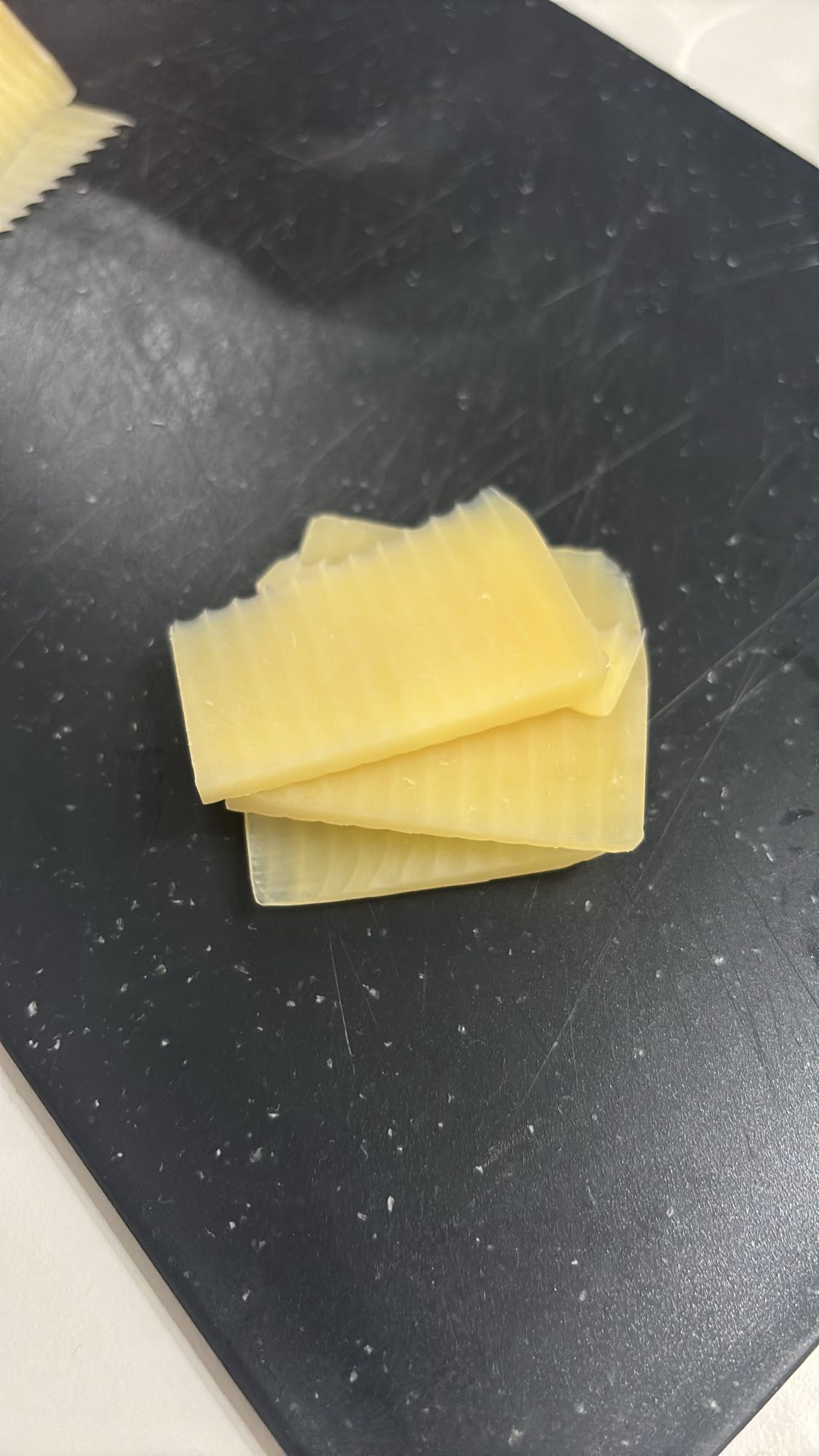 plastry sera żółtego