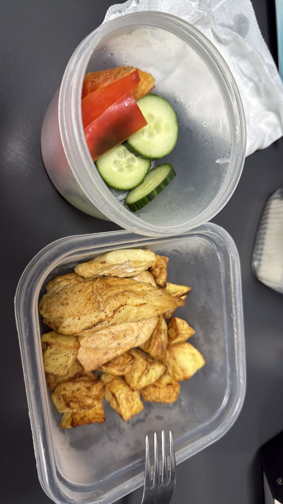 Piept de pui cu legume