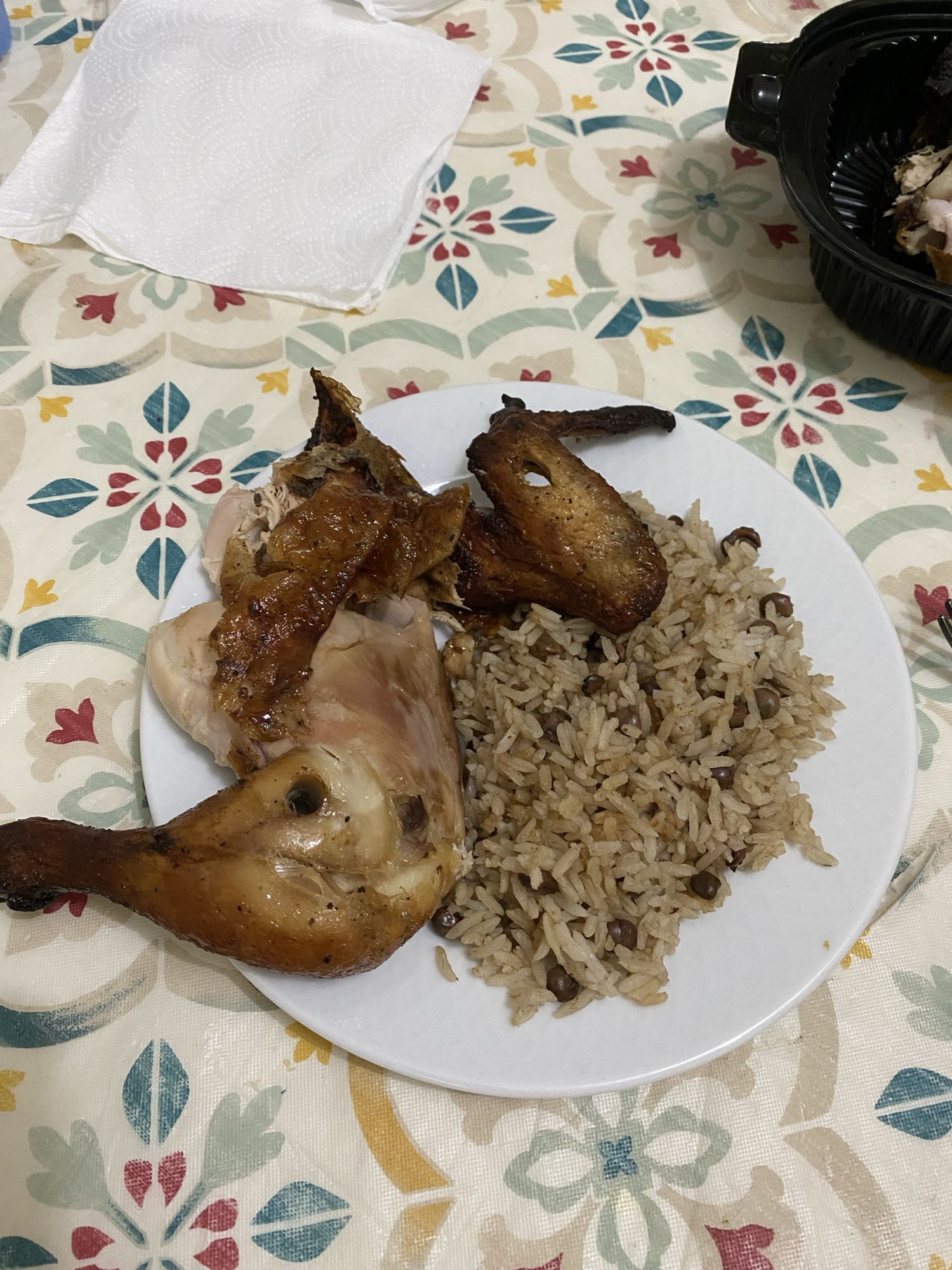 Pollo con arroz y frijoles