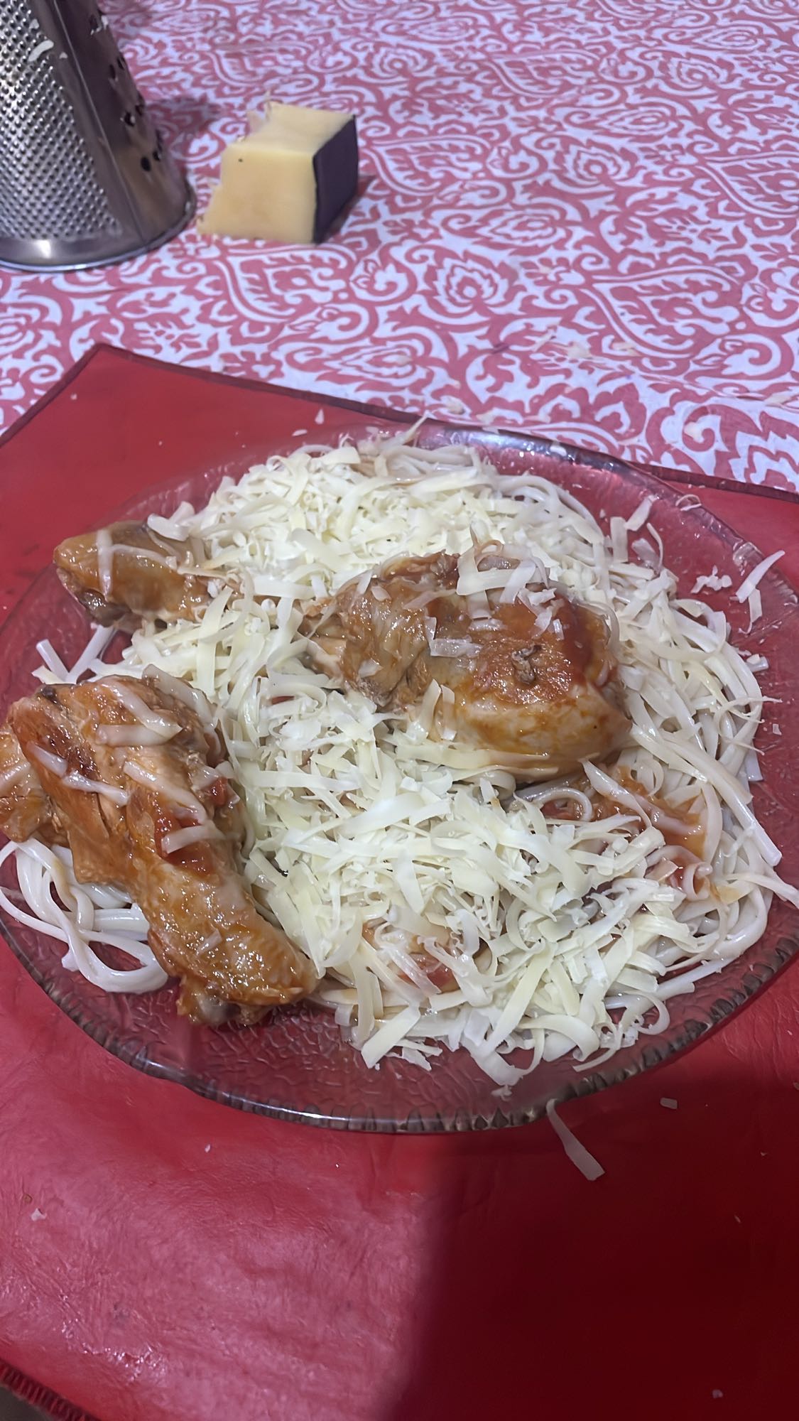 Pollo con pasta y queso