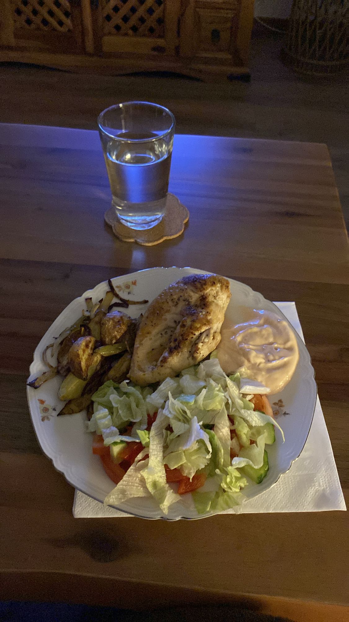 Kyckling med potatis och sallad