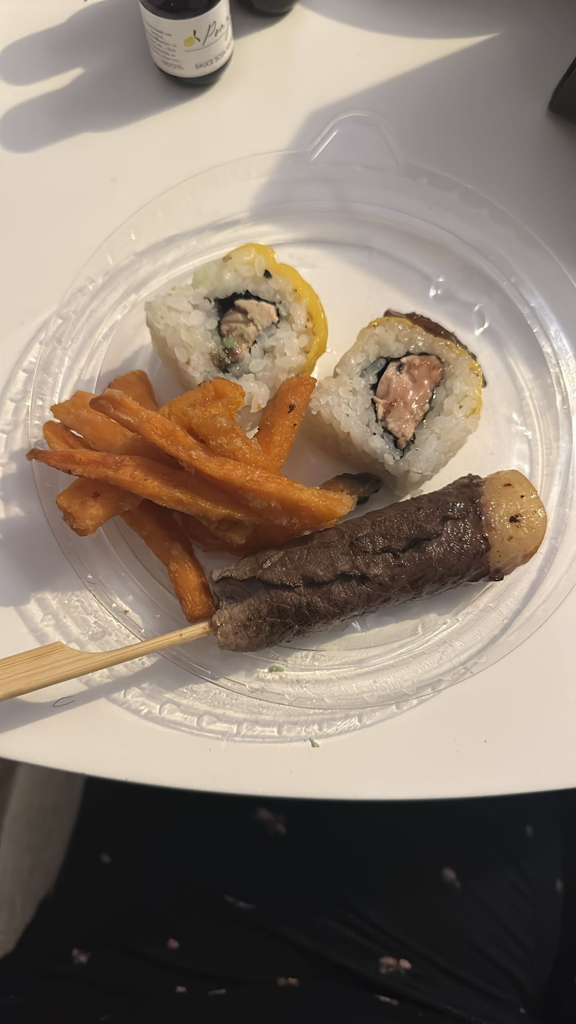Sushi, cartofi dulci, frigăruie