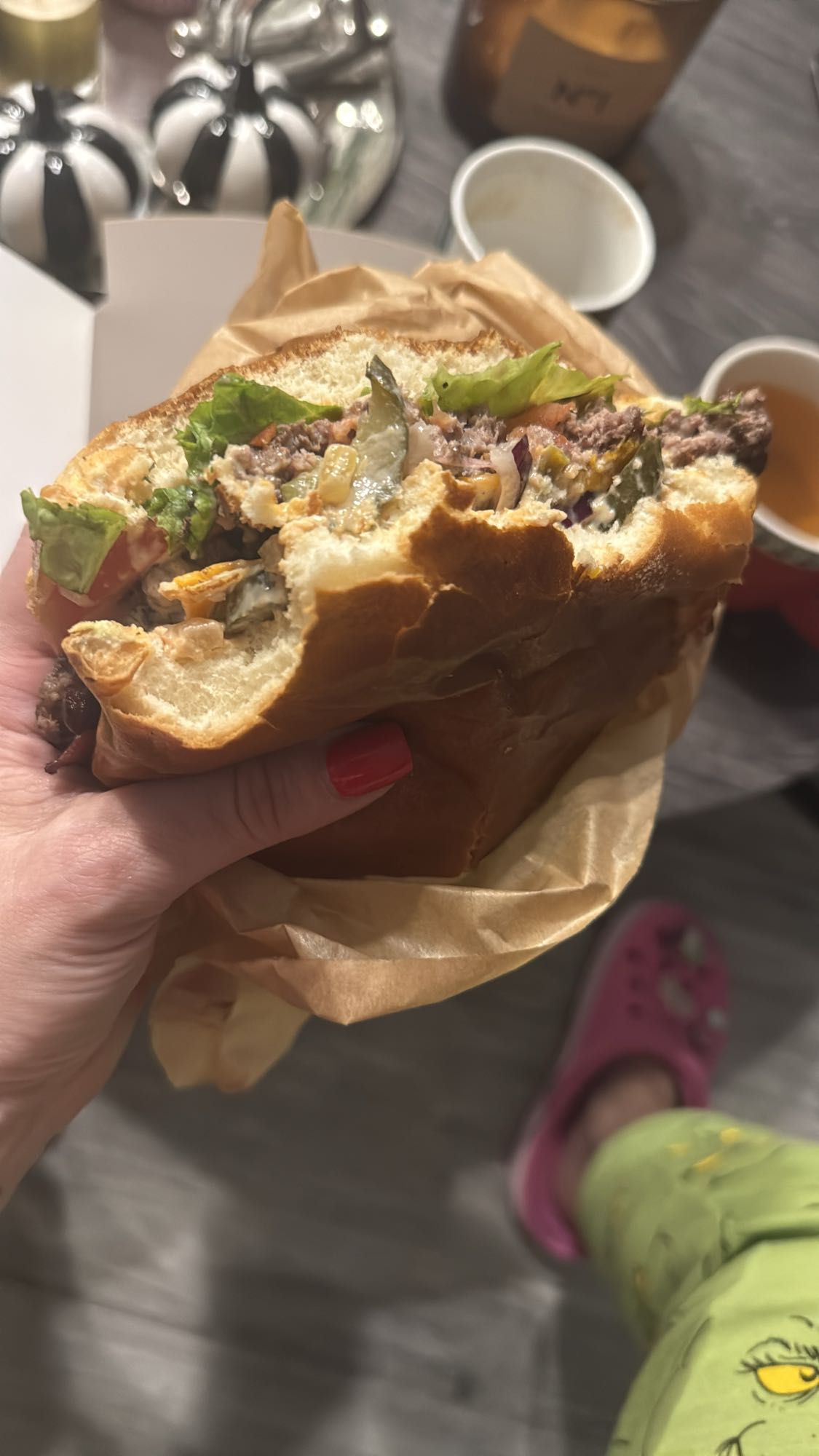 Burger wołowy z warzywami