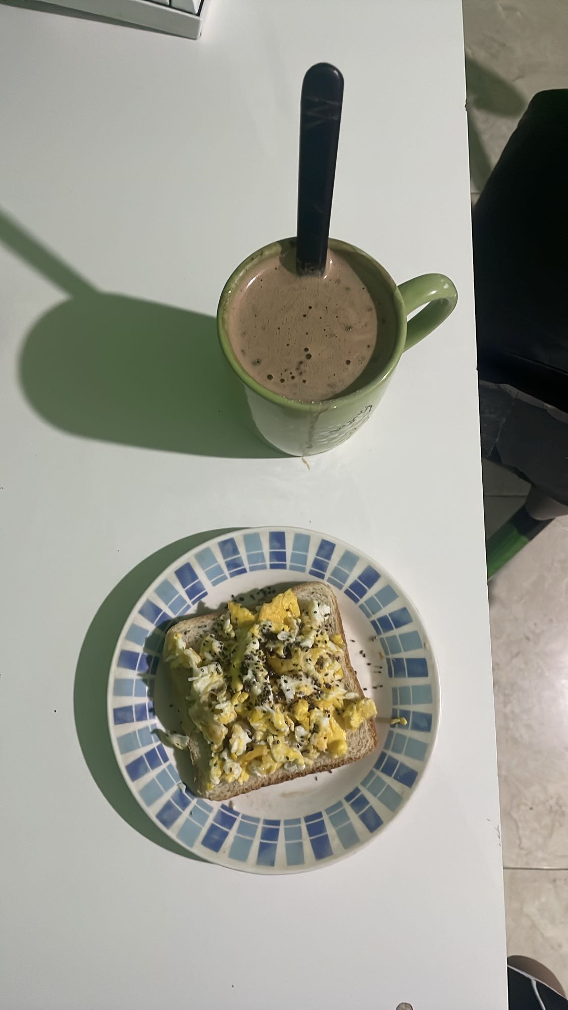 Tostada con huevo y cacao